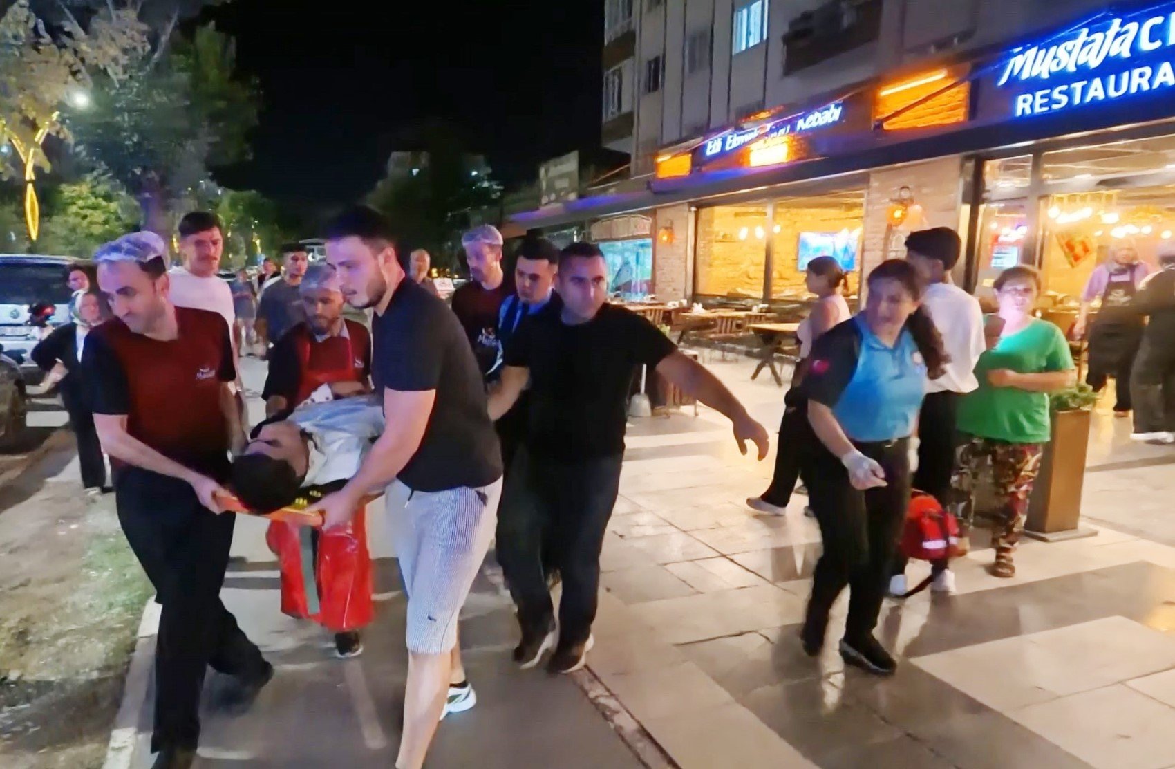 Eski koca bıçak ve tabancayla restoran basıp dehşet saçtı: 'Hepsini vurdu, manyağın tekiydi'