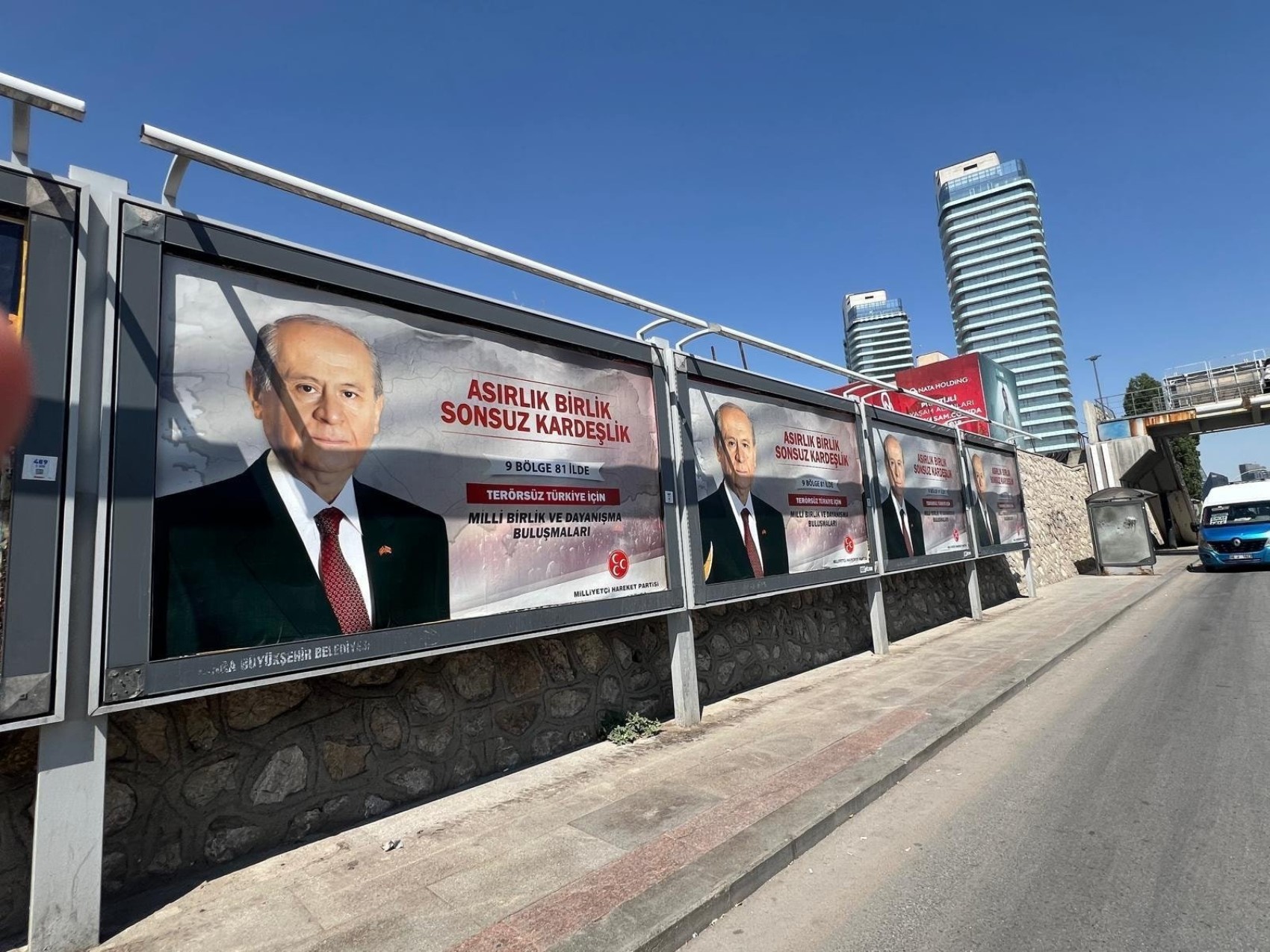 MHP’nin ‘açılım’ afişinde 9 bölge vurgusu! Tartışma yarattı...