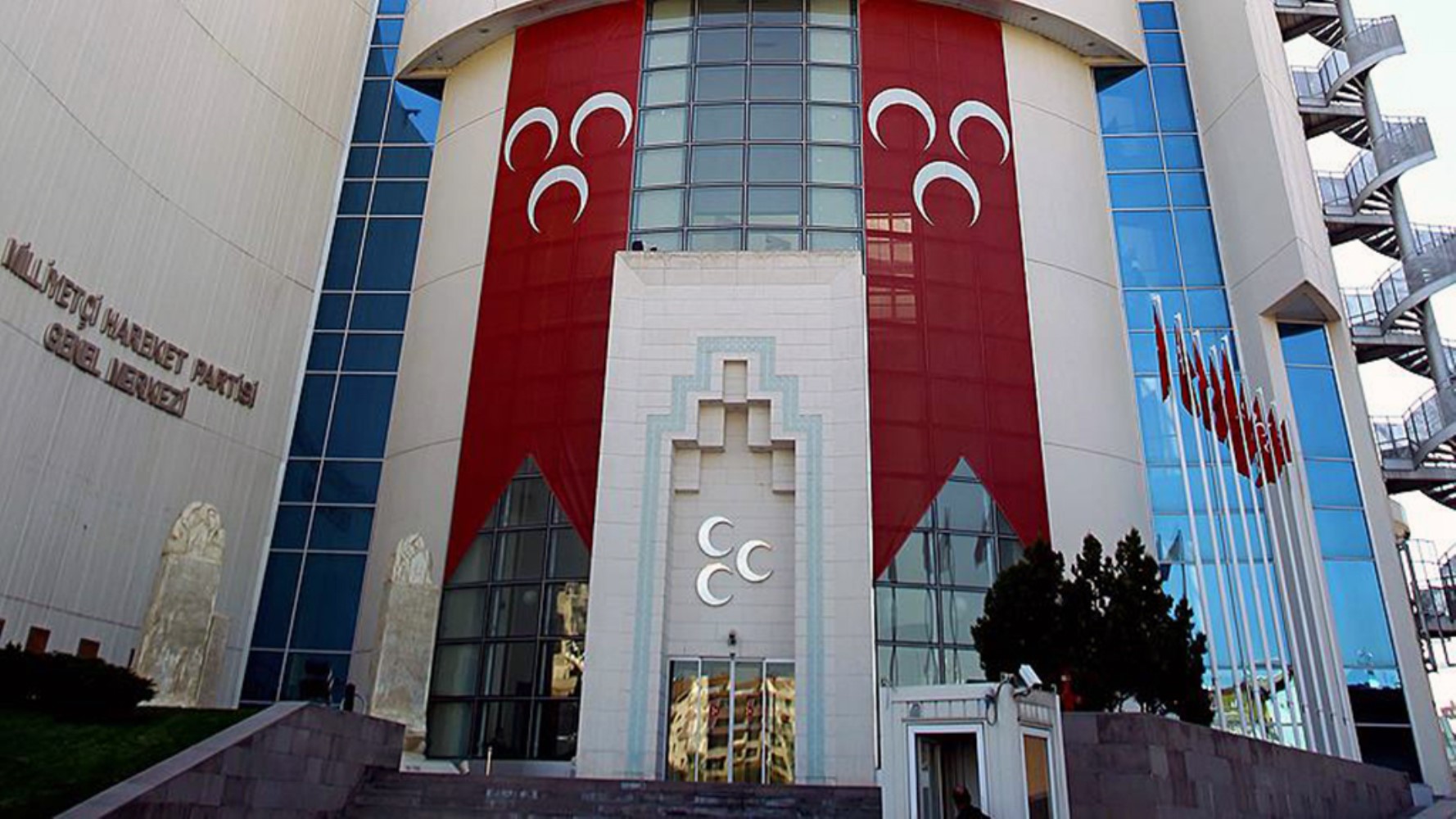 MHP’nin ‘açılım’ afişinde 9 bölge vurgusu! Tartışma yarattı...