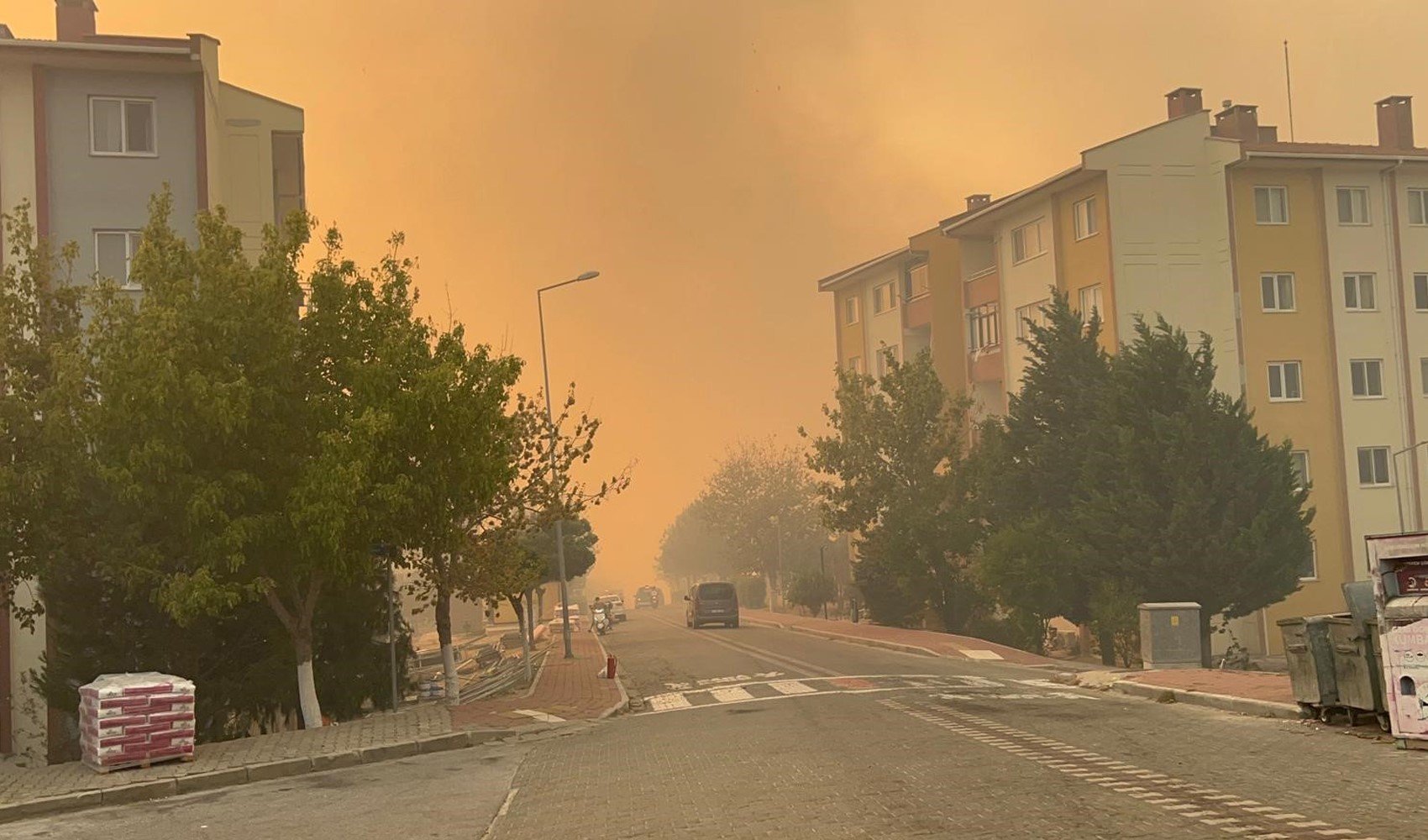 Çanakkale şehir merkezi dumanlara teslim oldu: Validen açıklama