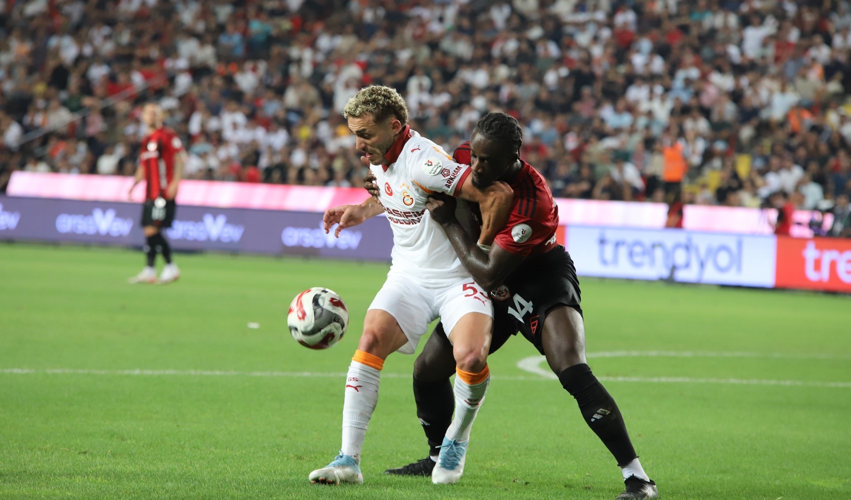 Galatasaray'dan sezona 3 gollü merhaba