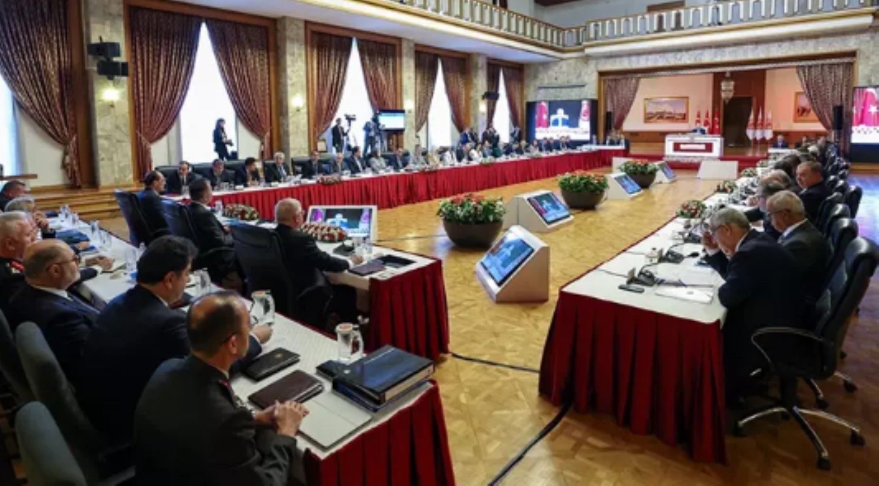 TBMM'de kurulan komisyonda cep telefonu yasağı: Numan Kurtulmuş'u çok rahatsız etmiş!