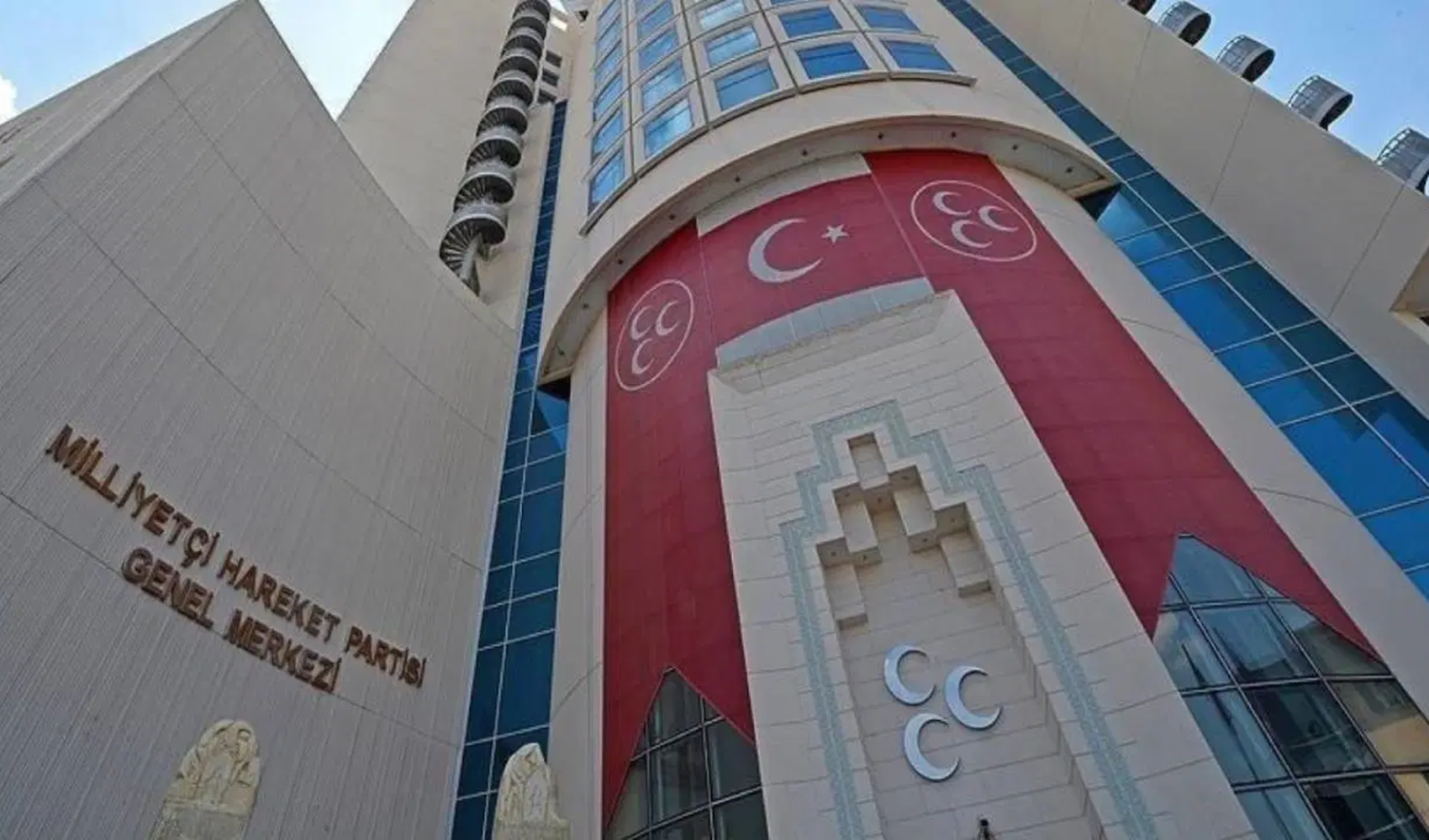 MHP'de istifa dalgası sürüyor: 2 meclis üyesi daha görevini bıraktı