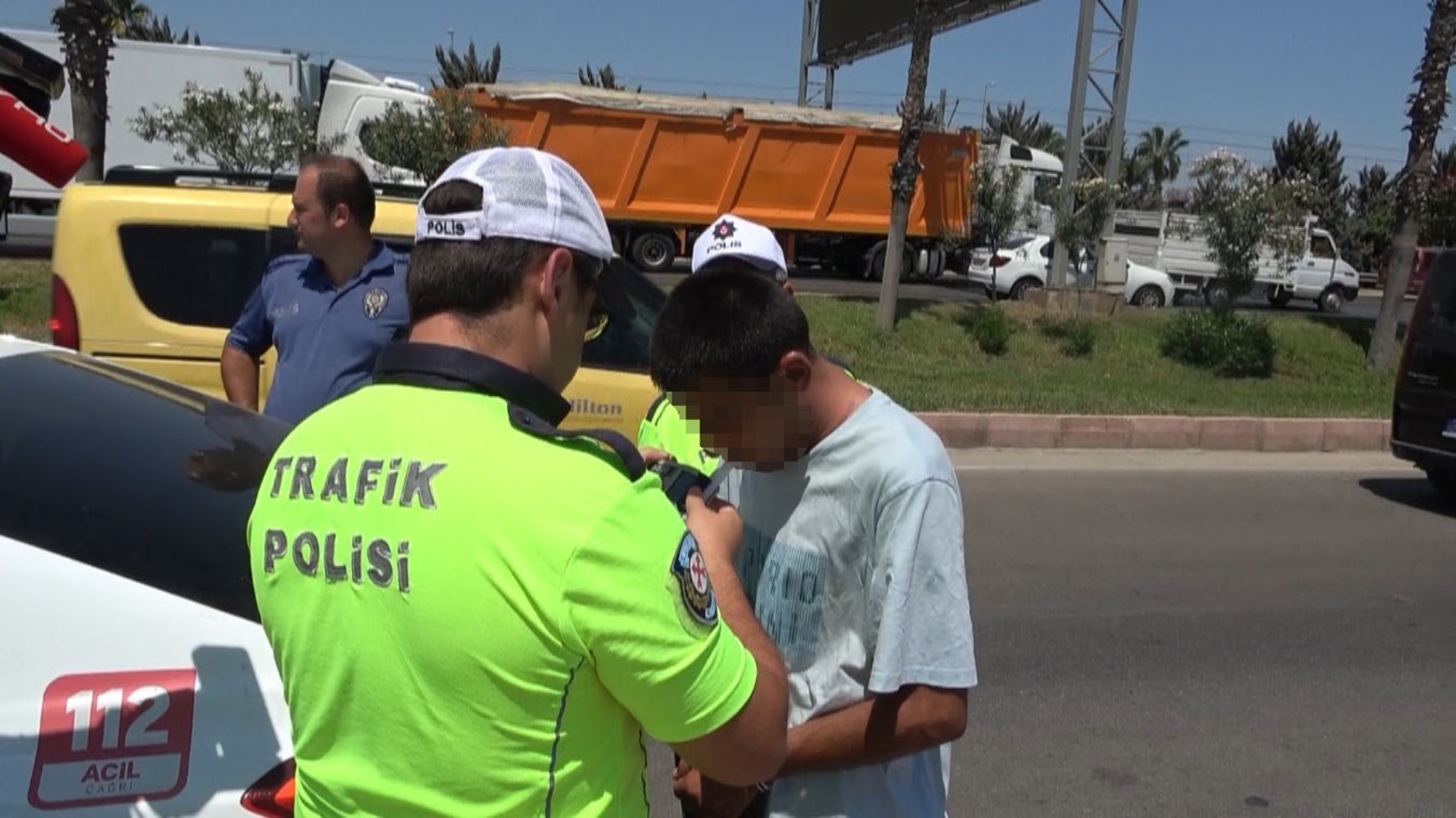Polis memurlarının yaralandığı feci kazanın görüntüleri ortaya çıktı: Araç hurdaya döndü
