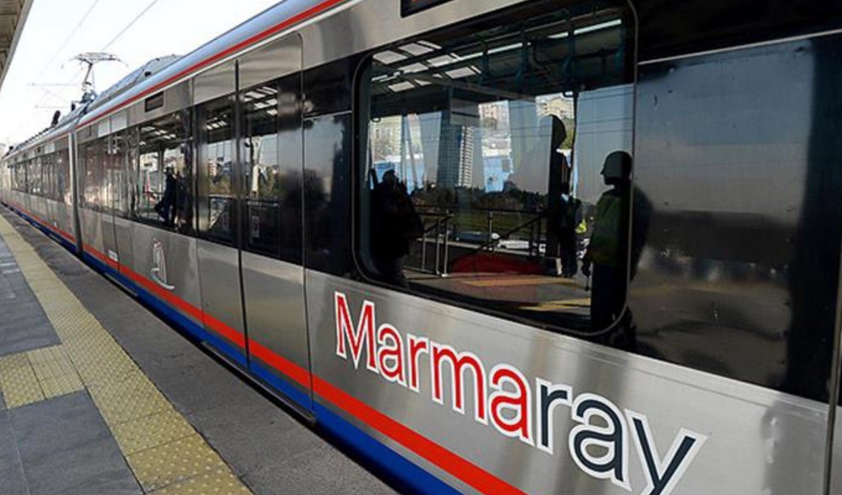 Marmaray'da intihar vakası: Seferler durduruldu