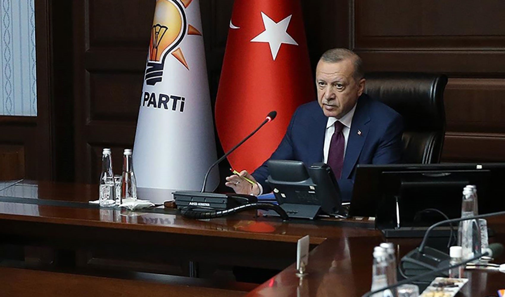 AKP MYK toplanıyor: Şikayetler Erdoğan'a iletilecek! İşte masadaki konular...