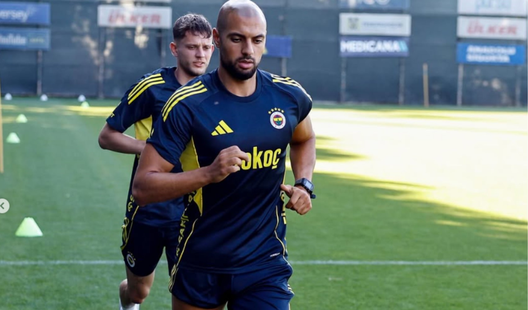 Fenerbahçe'de Sofyan Amrabat'a Sevilla'dan teklif: Transfer görüşmeleri devam ediyor