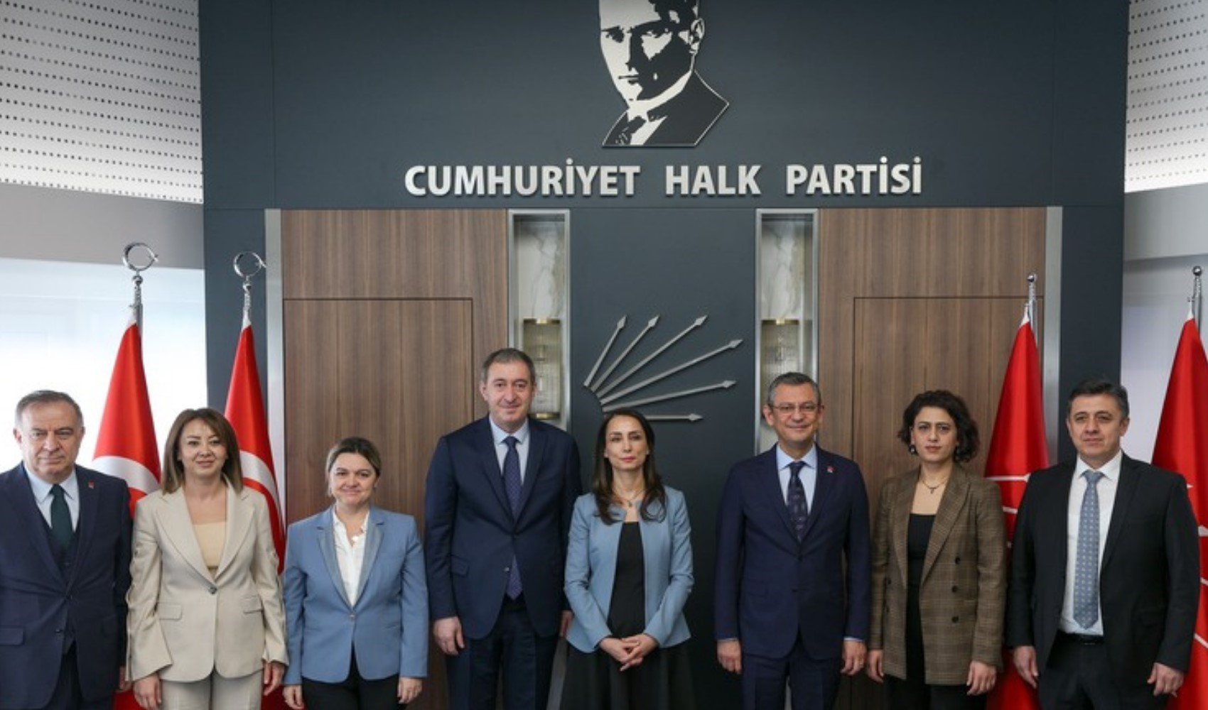 Özgür Özel ve Tuncer Bakırhan’ın da aralarında olduğu 6 vekile dokunulmazlık şoku Özgür Özel ve Tuncer Bakırhan’ın da aralarında olduğu 6 vekile dokunulmazlık şoku