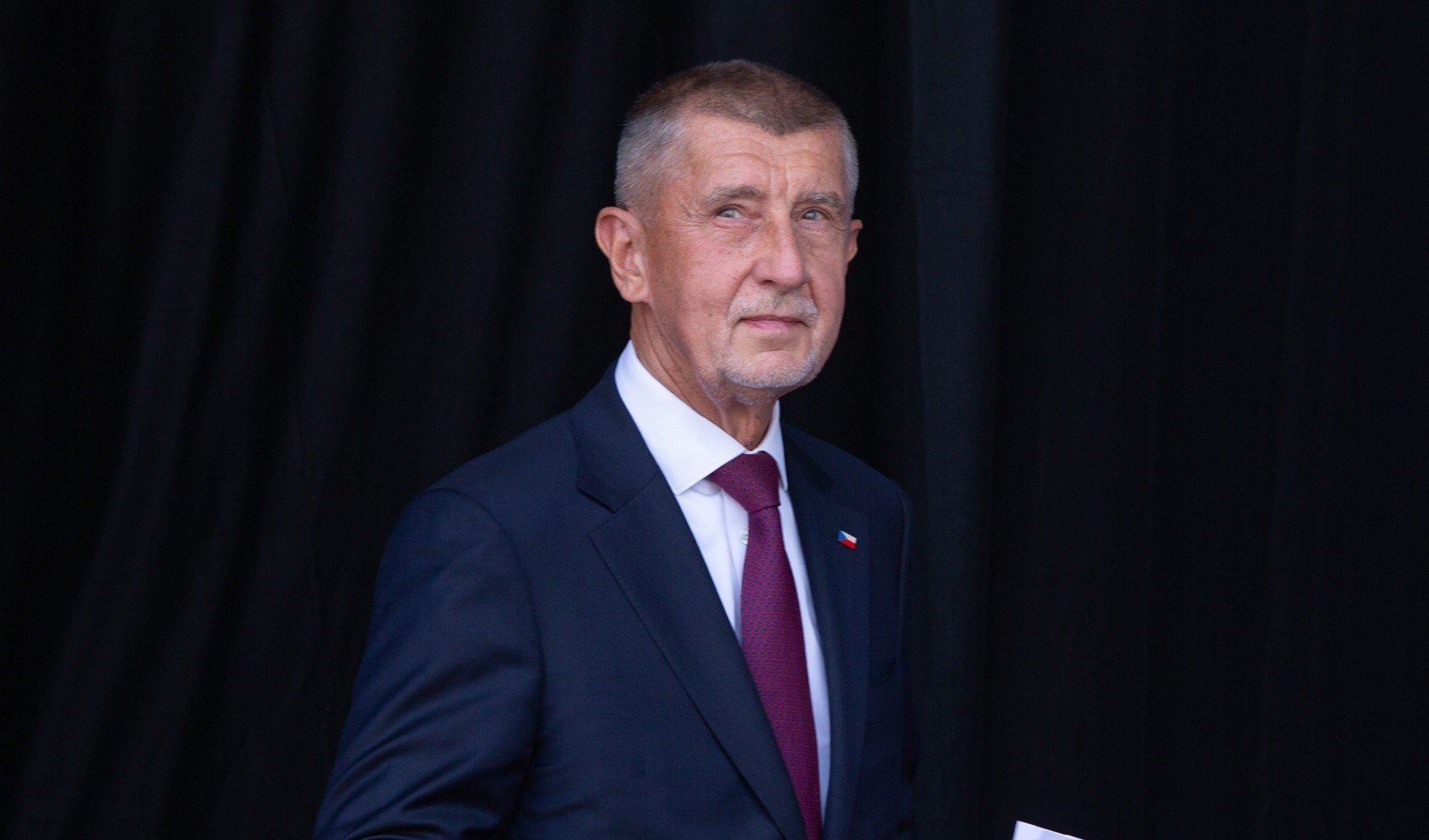 Çekya'nın eski Başbakanı Babis'e miting sırasında koltuk değnekli saldırı