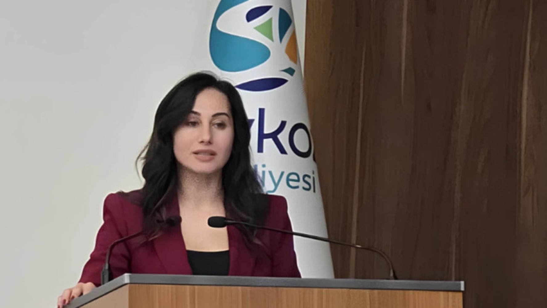 İmamoğlu'yla fotoğrafını paylaşmıştı: AKP, Özlem Çerçioğlu'ndan sonra CHP'den istifa eden o ismi de transfer edecek!