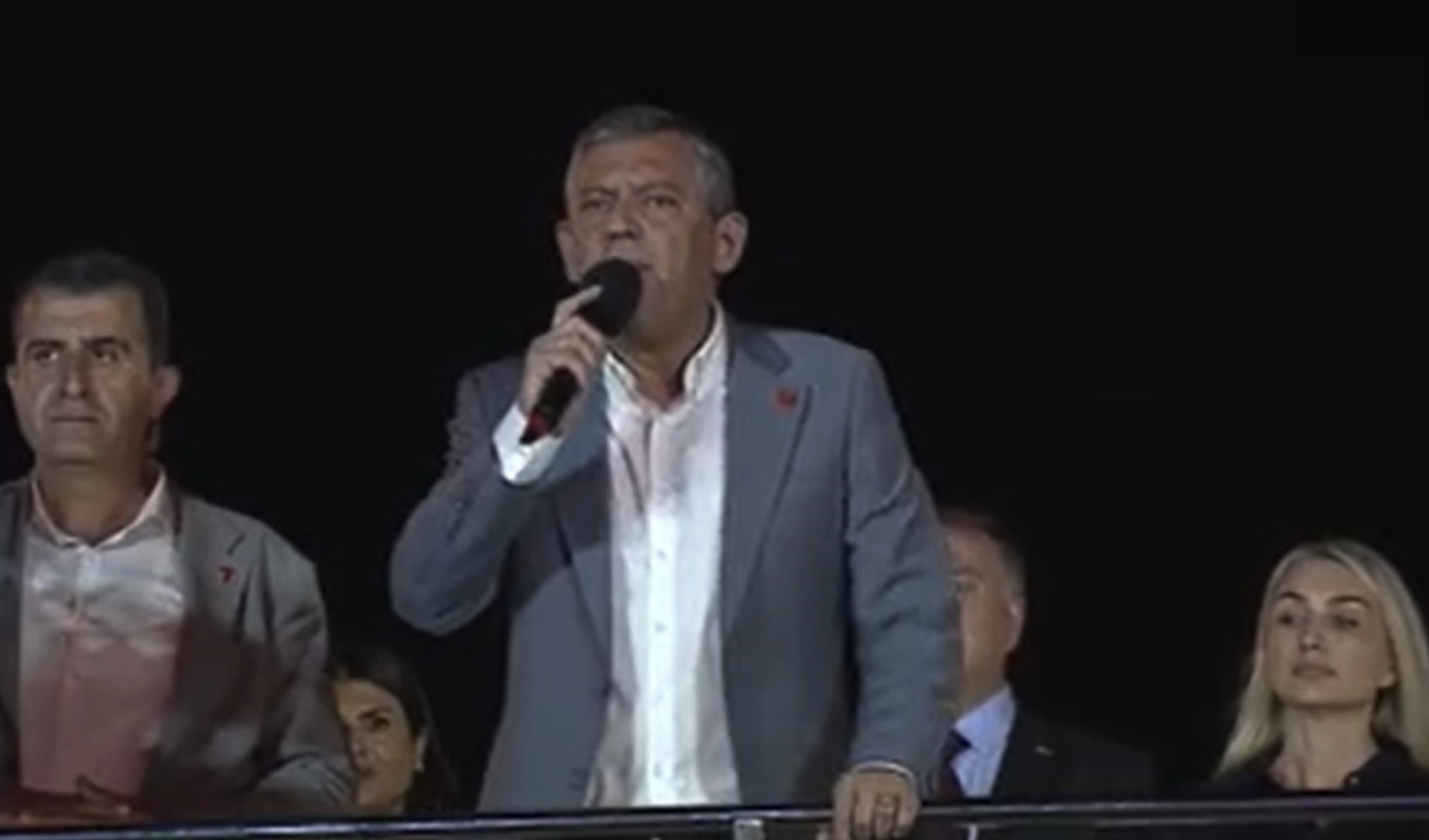 Özgür Özel'den 'kinim var' çıkışı: Özgür Çelik'e yapılanı affederiz ama milleti ezeni, gençleri bezdireni affetmeyeceğiz