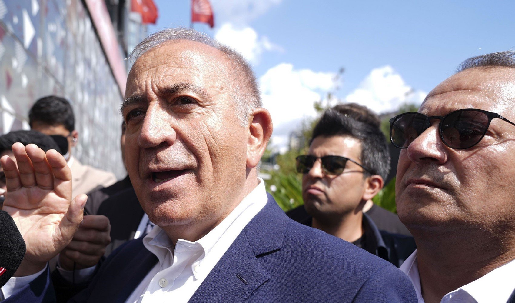 Kayyum Gürsel Tekin'den valiliğe yazı: Vali Davut Gül topu Yerlikaya'ya attı
