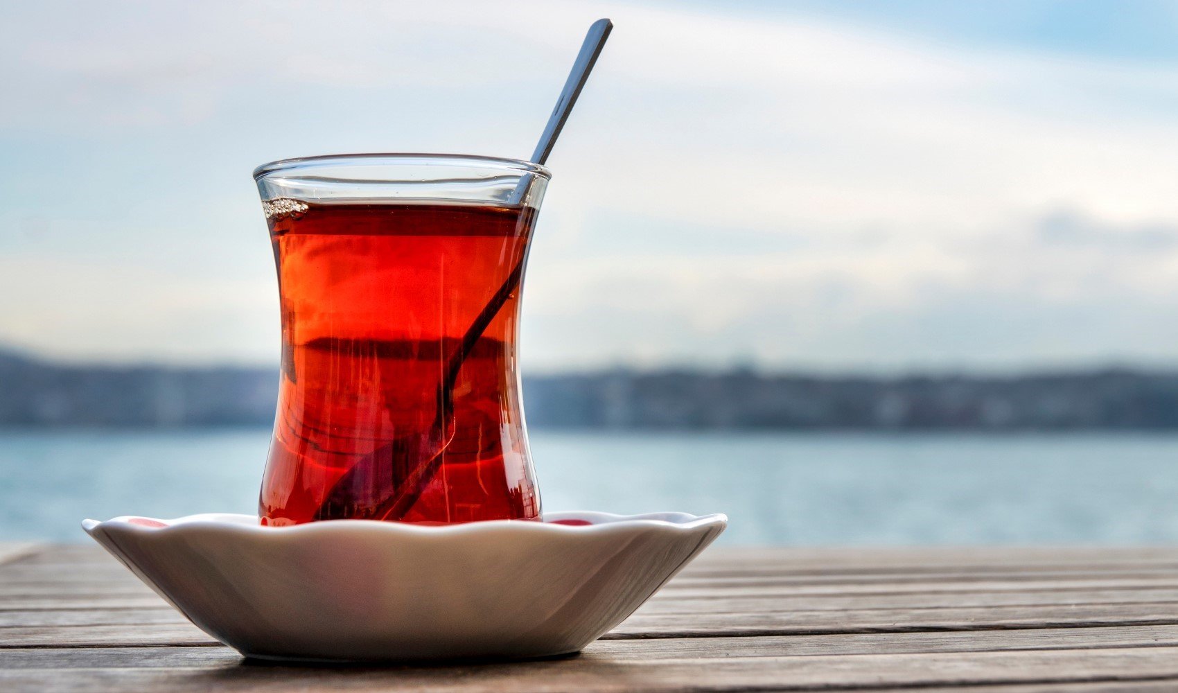 Türkiye’de çay kültüründe ajda bardakların yeri ve önemi