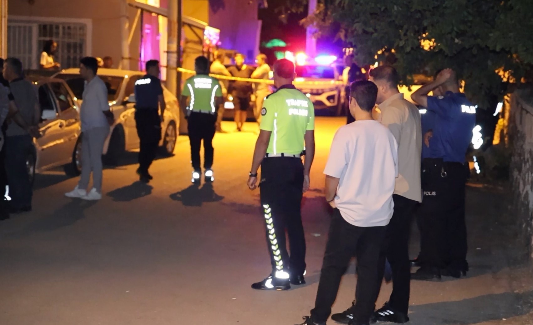 Önce komşusunu sonra annesi ile kardeşini ardından kendini vurdu: Kurşun yağdırdı