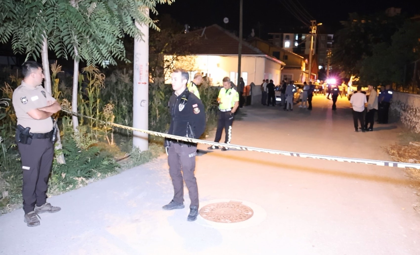 Önce komşusunu sonra annesi ile kardeşini ardından kendini vurdu: Kurşun yağdırdı