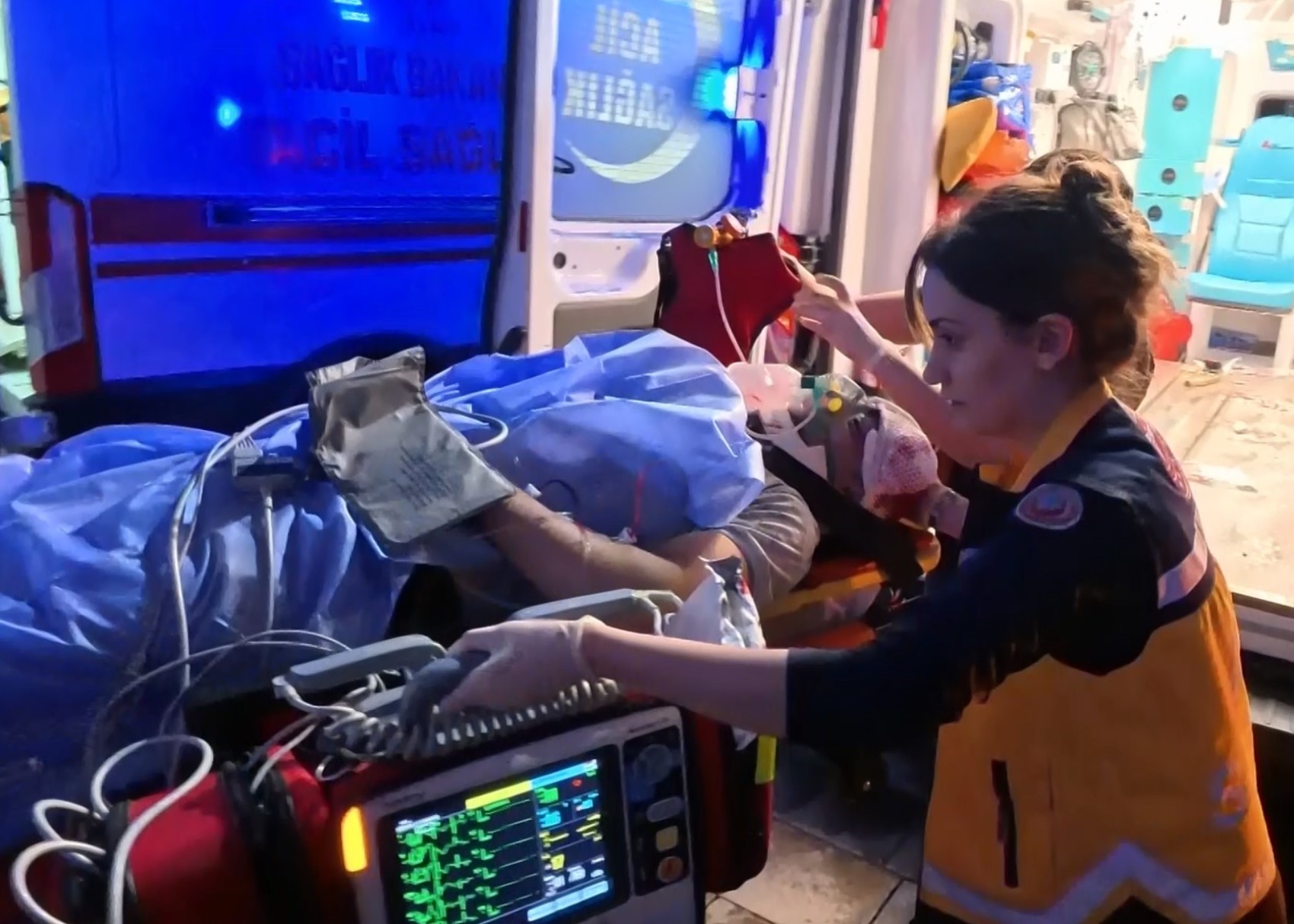 Önce komşusunu sonra annesi ile kardeşini ardından kendini vurdu: Kurşun yağdırdı