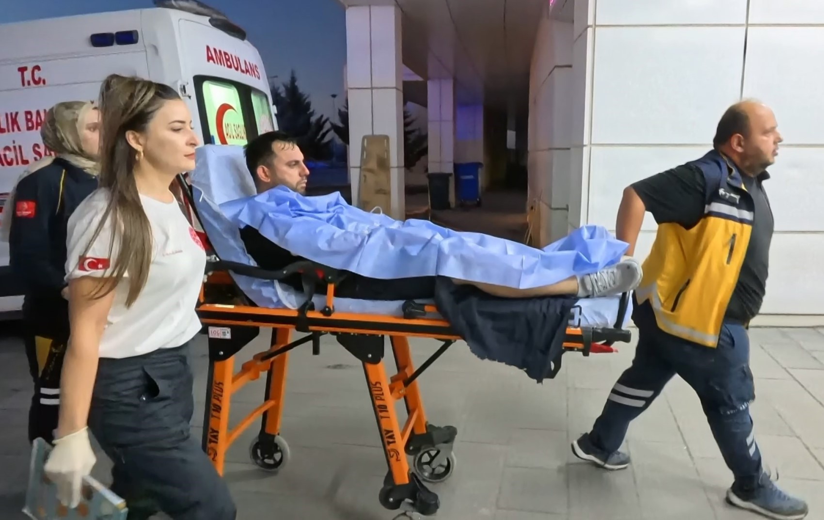 Önce komşusunu sonra annesi ile kardeşini ardından kendini vurdu: Kurşun yağdırdı