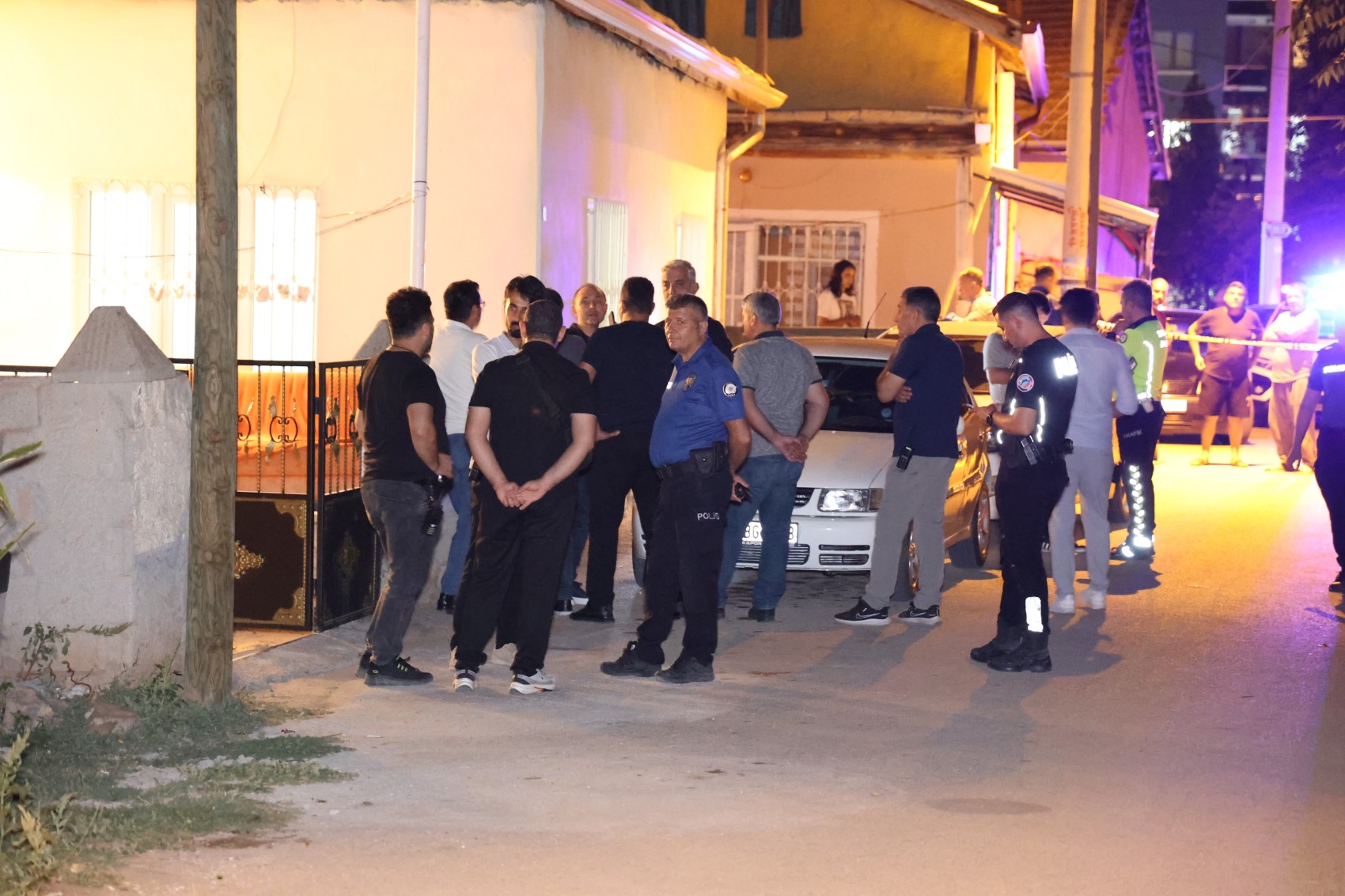 Önce komşusunu sonra annesi ile kardeşini ardından kendini vurdu: Kurşun yağdırdı