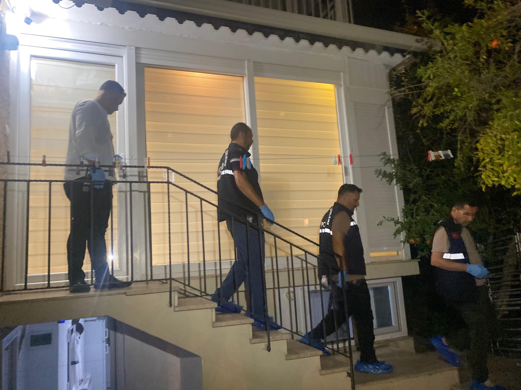 Eski karısını eşarbıyla ve yastıkla boğdu