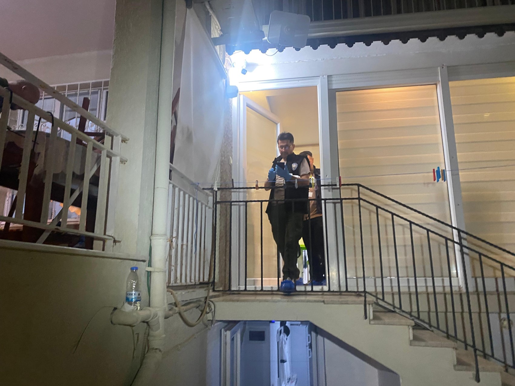Eski karısını eşarbıyla ve yastıkla boğdu