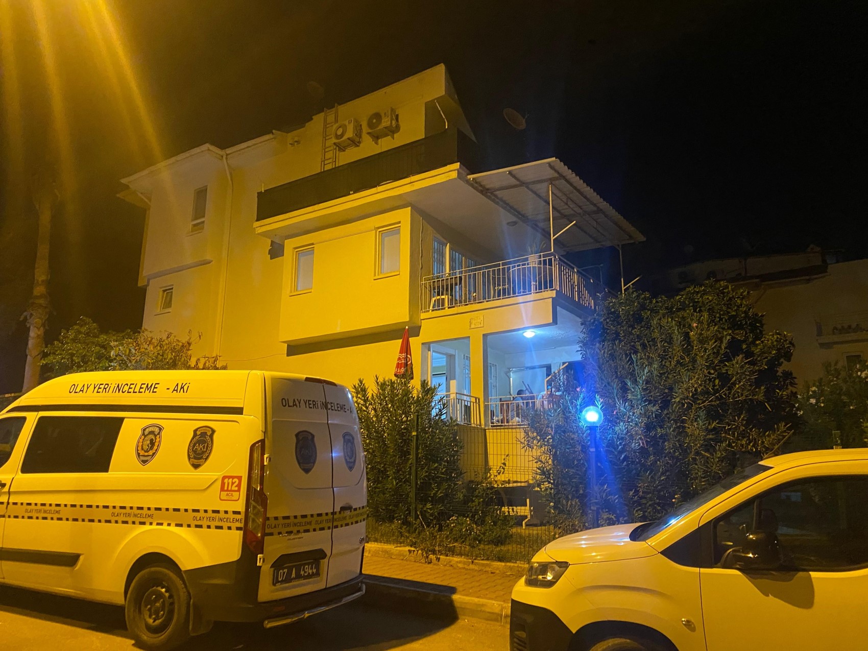 Eski karısını eşarbıyla ve yastıkla boğdu