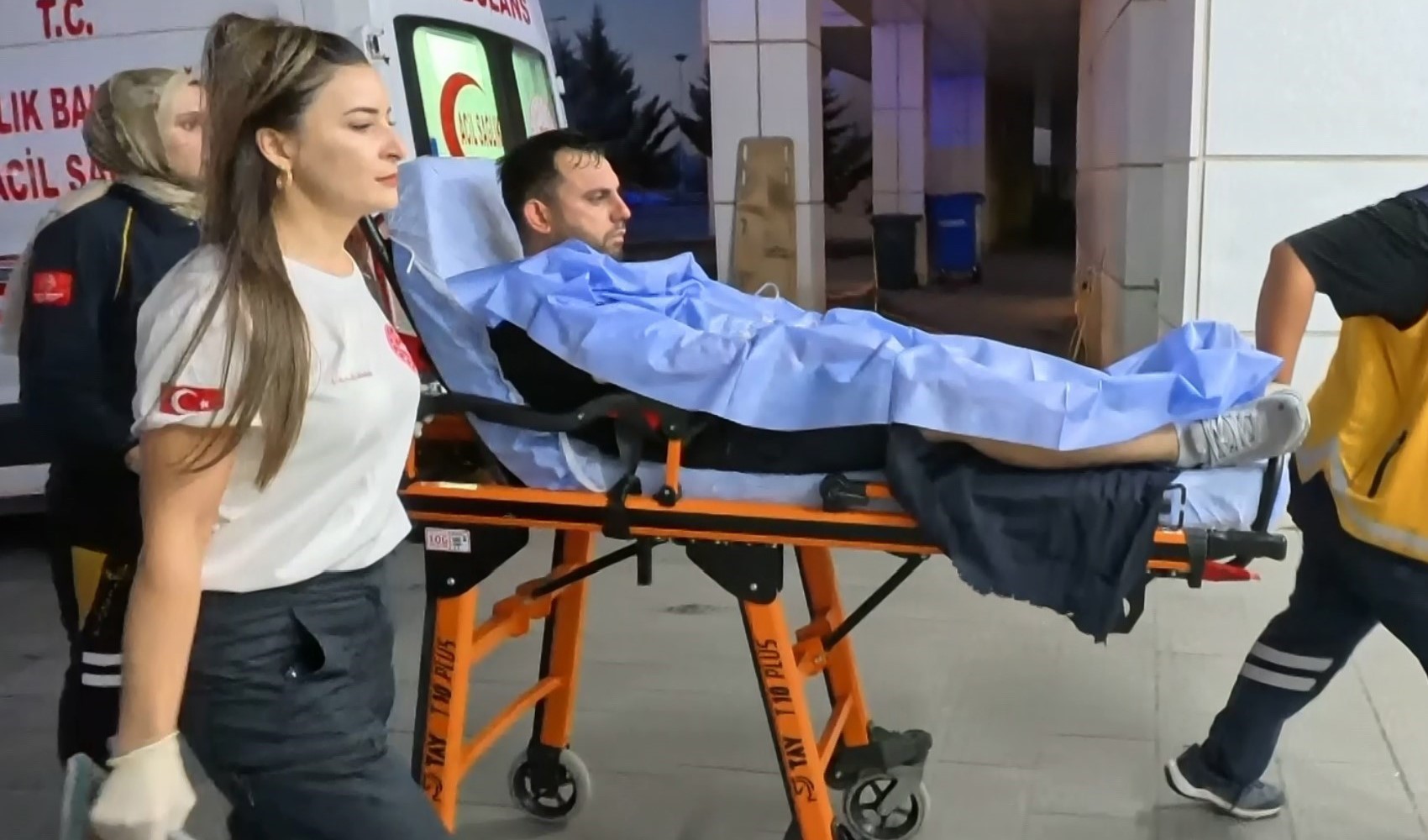 Önce komşusunu sonra annesi ile kardeşini ardından kendini vurdu Önce komşusunu sonra annesi ile kardeşini ardından kendini vurdu