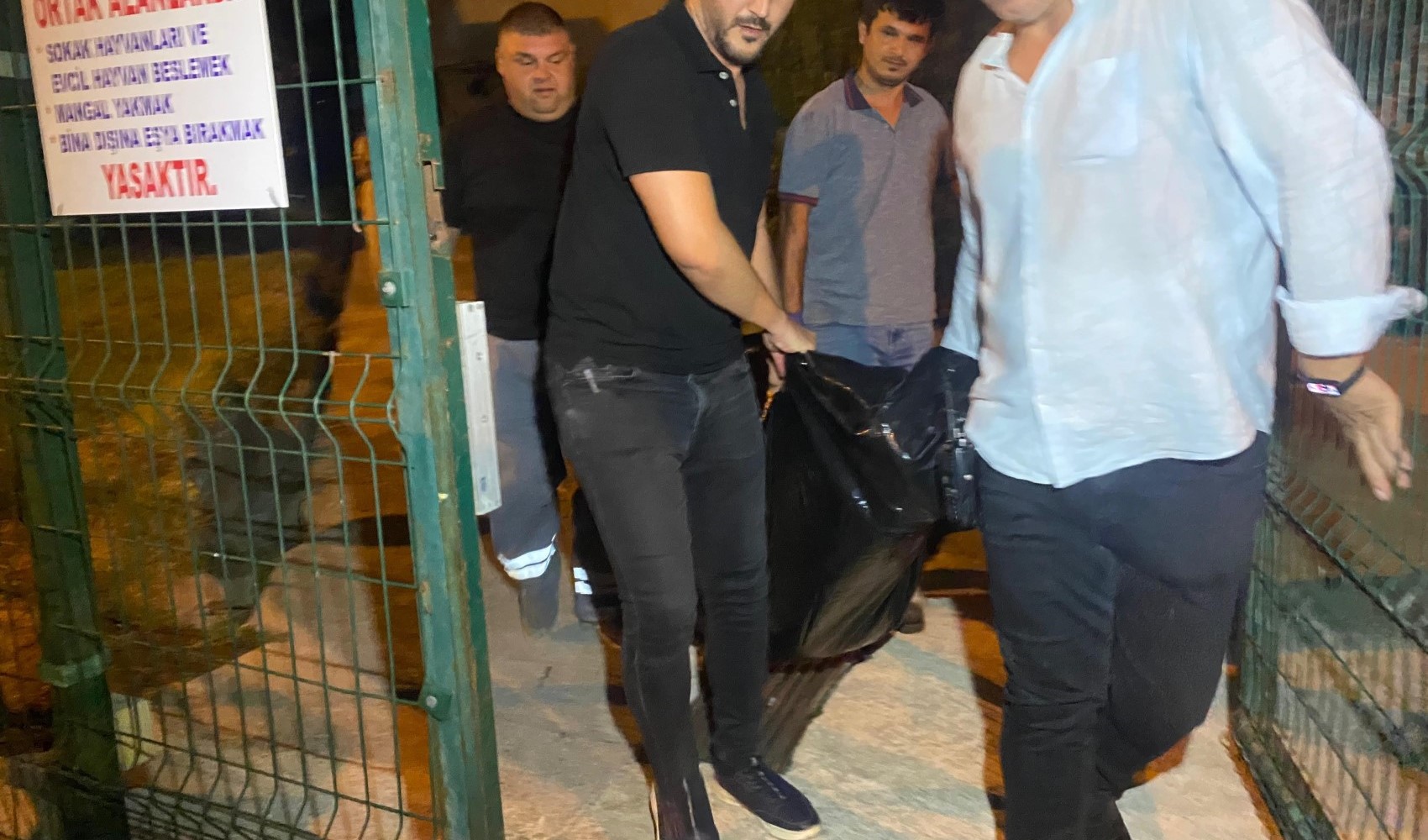 Eski karısını eşarbıyla ve yastıkla boğdu Eski karısını eşarbıyla ve yastıkla boğdu