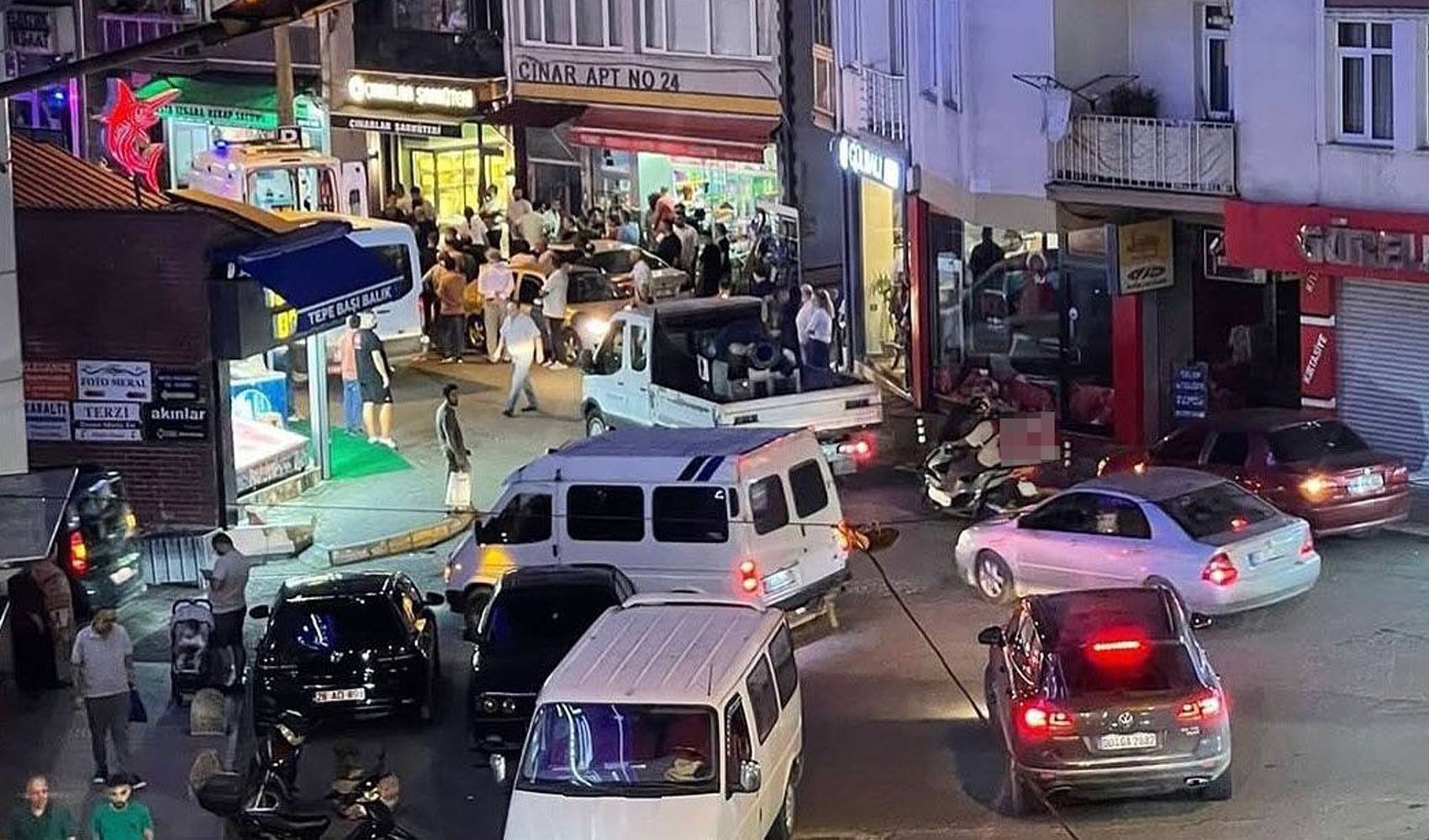 Cezaevinden çıktı, boşanma aşamasındaki eşini yaraladı