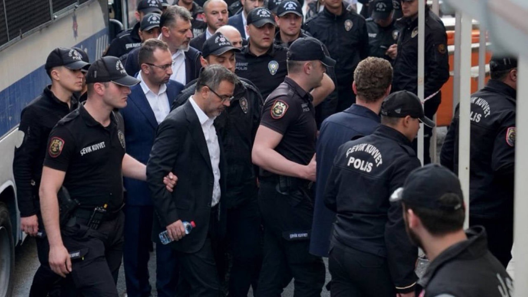 İktidara yakın medya duyurdu: Erdoğan CHP operasyonları hakkında ne düşünüyor? MKYK toplantısından sızdı