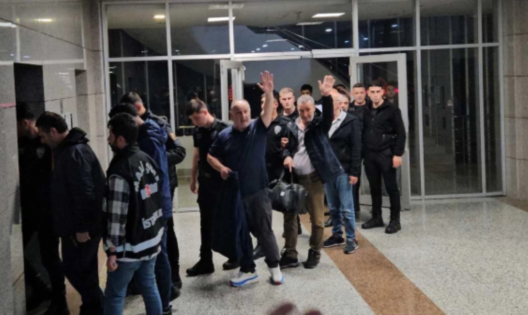 İktidara yakın medya duyurdu: Erdoğan CHP operasyonları hakkında ne düşünüyor? MKYK toplantısından sızdı