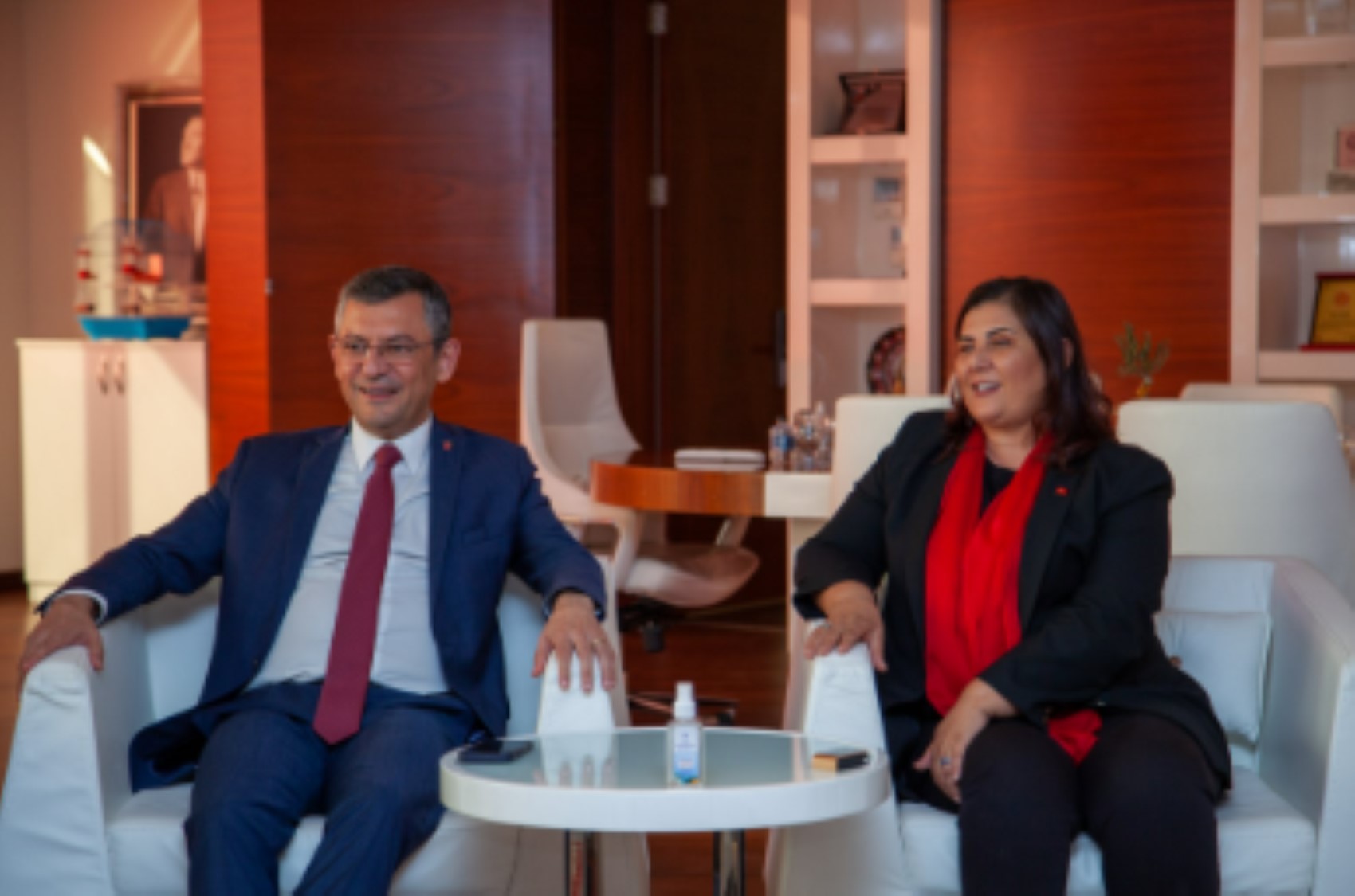 Ankara'yı sarsan telefon kaydı iddiası: Özgür Özel ve Özlem Çerçioğlu görüşmesinde neler yaşandı?