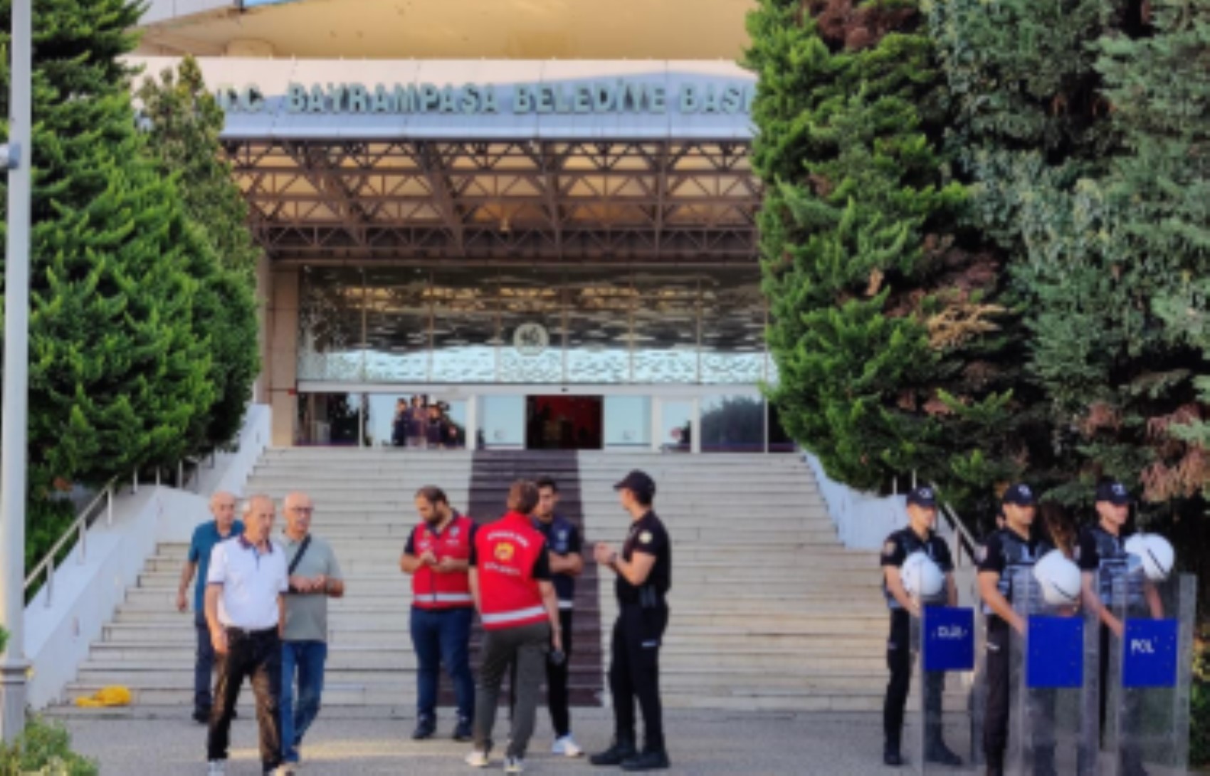 Bayrampaşa Belediyesi'ne operasyon... Gözaltına alınan 48 kişi belli oldu: Listedeki MHP'li isim dikkat çekti