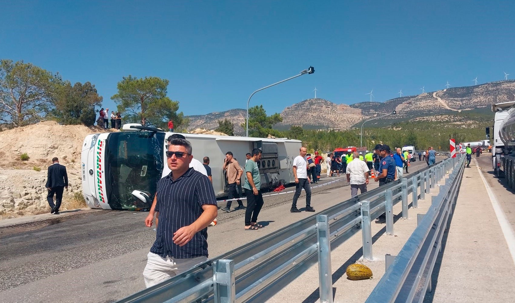 Mersin'de katliam gibi kaza: Otobüs ile kamyon çarpıştı! Ölü ve yaralılar var...