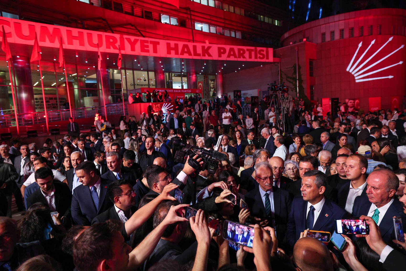 CHP, 'Tarihi en büyük gövde gösterisi'ne hazırlanıyor! Genel Merkez'de stok yapıldı mı?