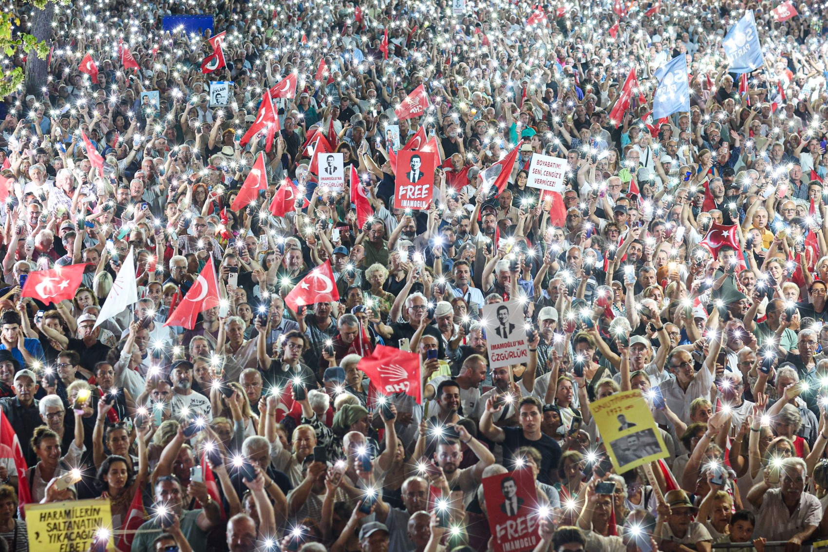 CHP, 'Tarihi en büyük gövde gösterisi'ne hazırlanıyor! Genel Merkez'de stok yapıldı mı?
