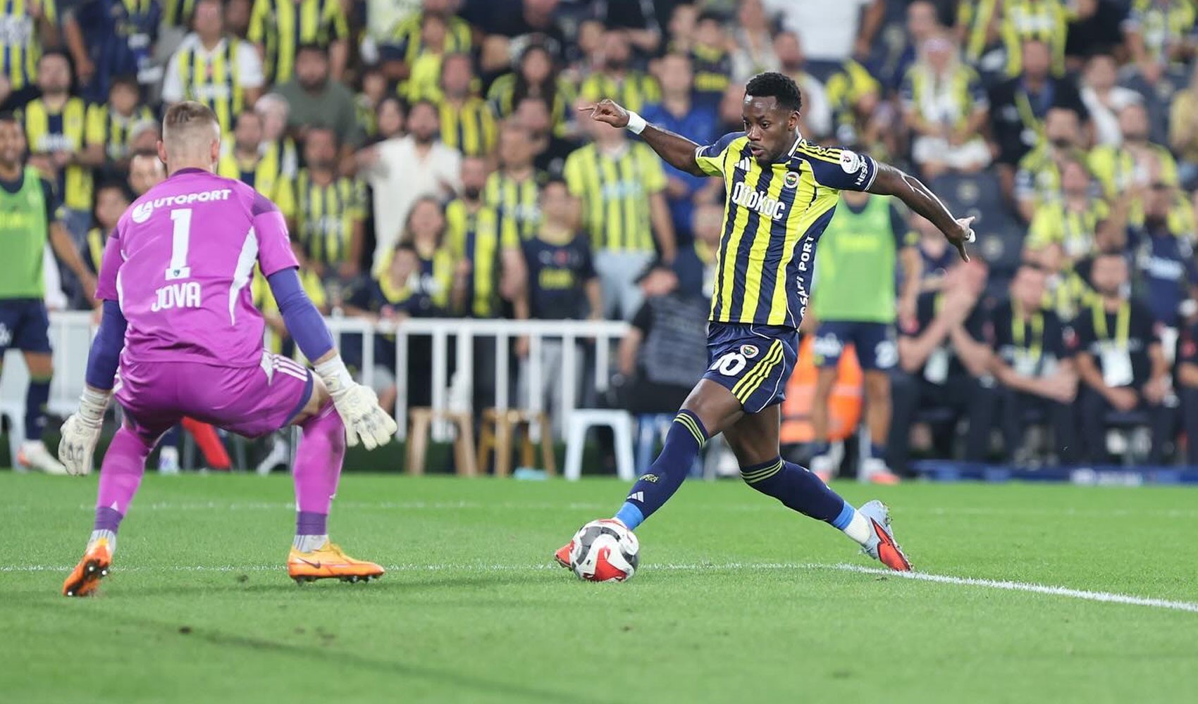 Jhon Duran'dan Fenerbahçelileri korkutan paylaşım! Apar topar kaldırdı...