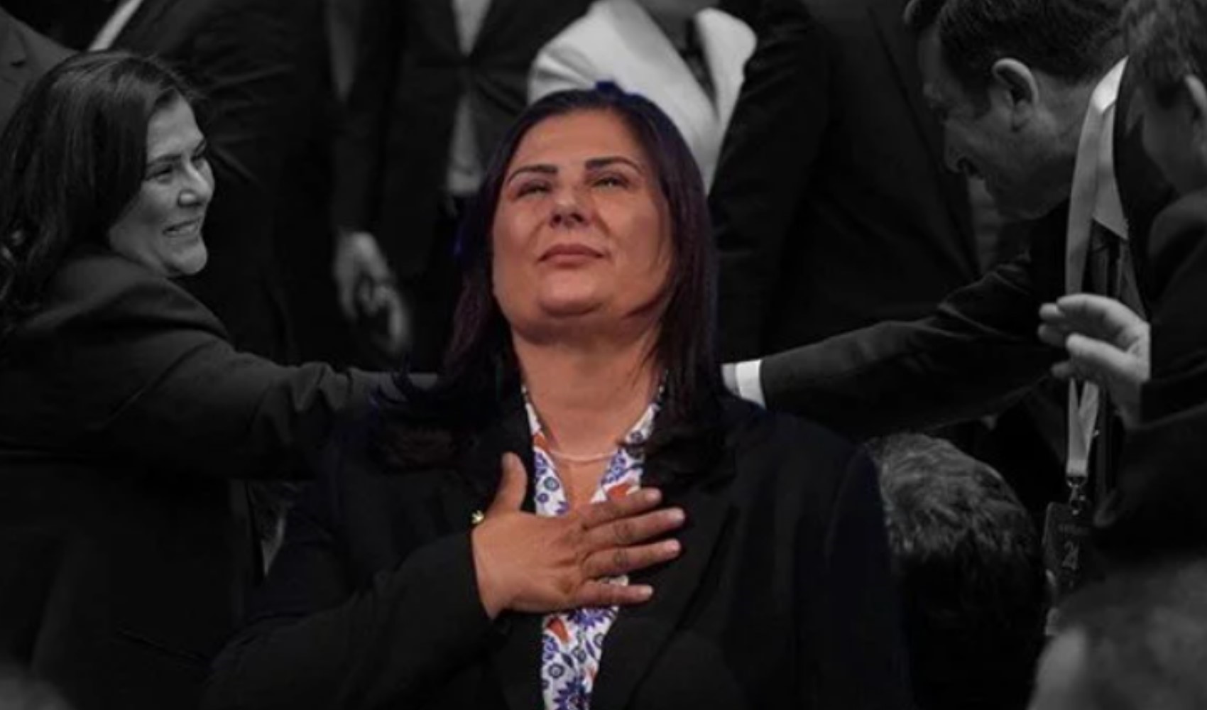 Özlem Çerçioğlu sonrası 8 isim daha AKP'ye geçiyor Özlem Çerçioğlu sonrası 8 isim daha AKP'ye geçiyor