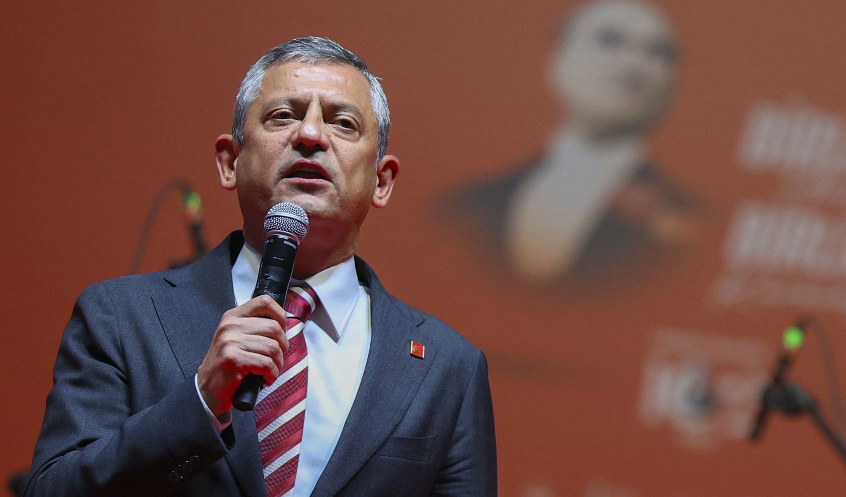 Kurultay kararı sonrası Özgür Özel'den ilk açıklama! 'Yine doğumdayız işte...'