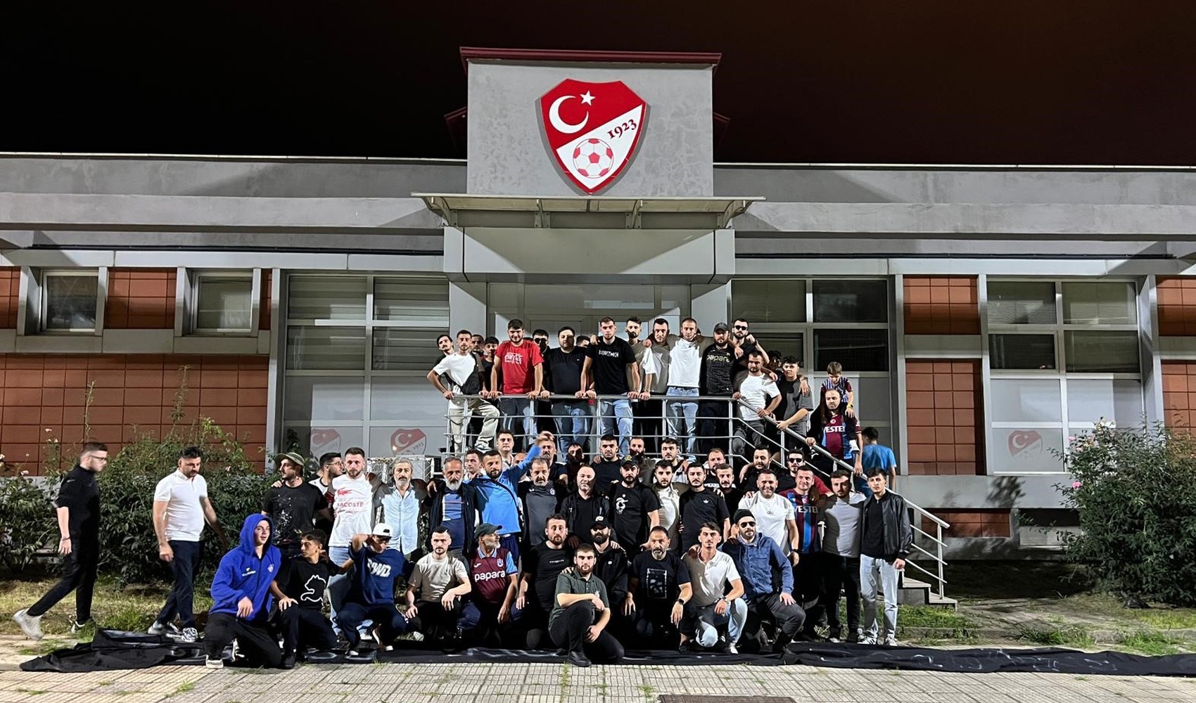Trabzonspor taraftarları TFF'ye tepki gösterdi