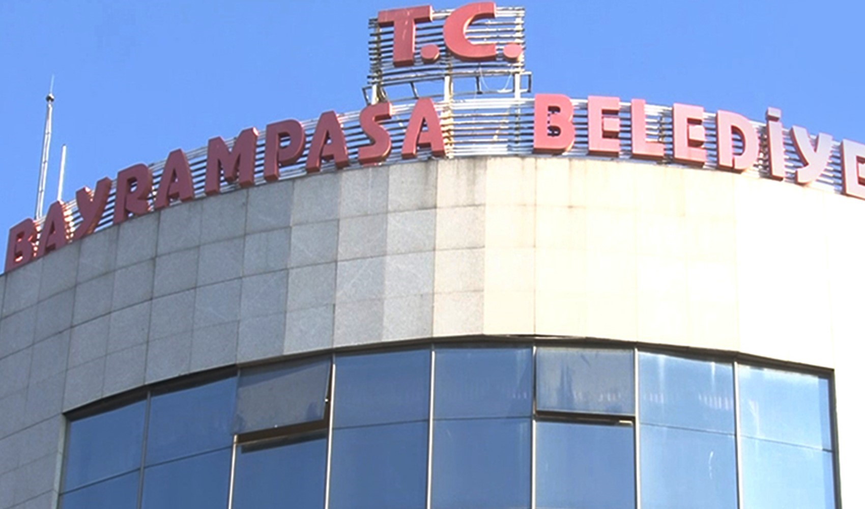 CHP'li Bayrampaşa belediyesinden bir meclis üyesi daha istifa etti