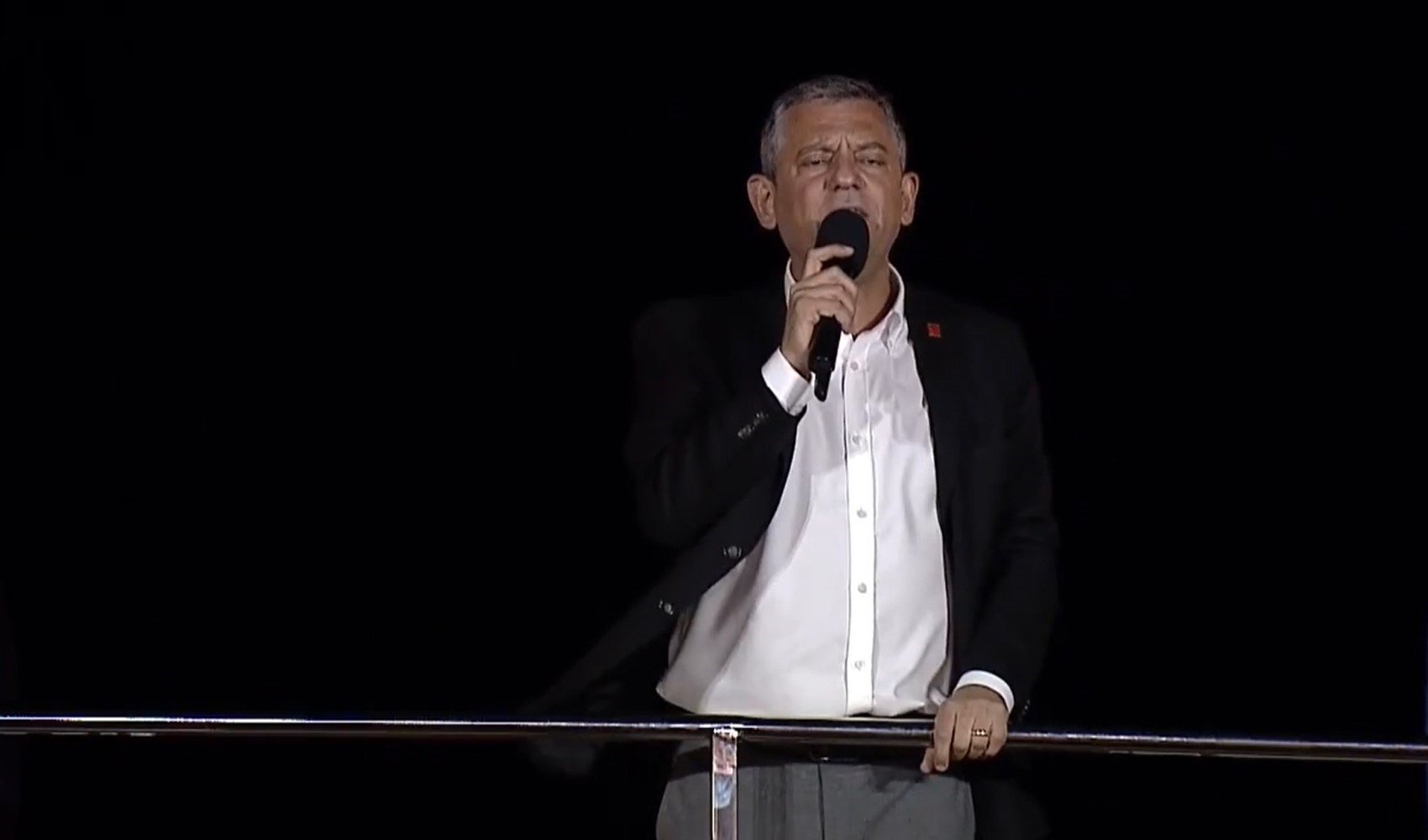 CHP Genel Başkanı Özgür Özel'den çarpıcı iddia: Trump'ın oğlu ile Erdoğan Dolmabahçe'de pazarlık yaptı
