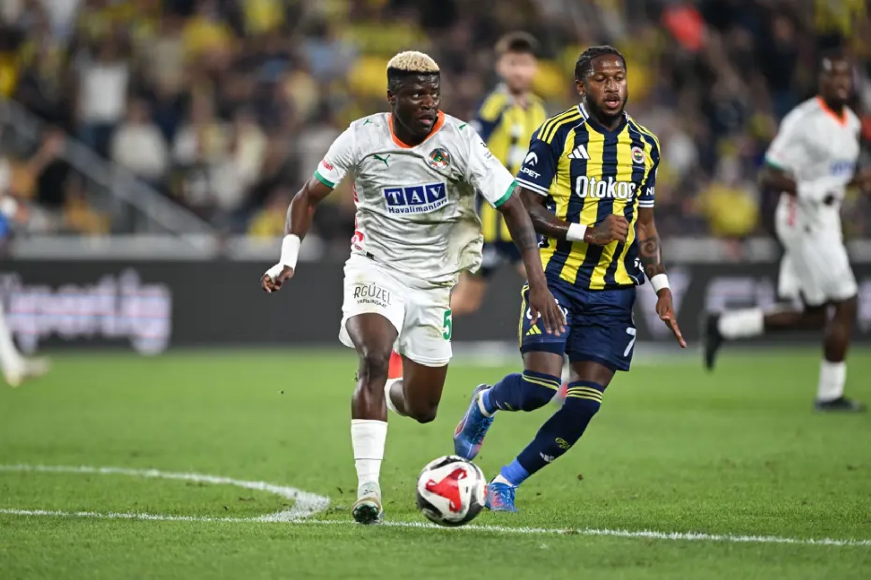Hakem yorumcuları Fenerbahçe- Alanyaspor maçındaki kritik kararları değerlendirdi: Skandal yönetim!