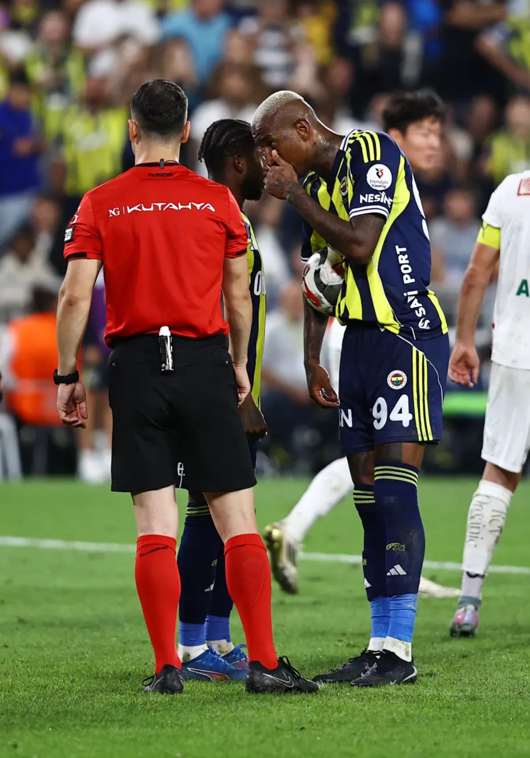 Hakem yorumcuları Fenerbahçe- Alanyaspor maçındaki kritik kararları değerlendirdi: Skandal yönetim!