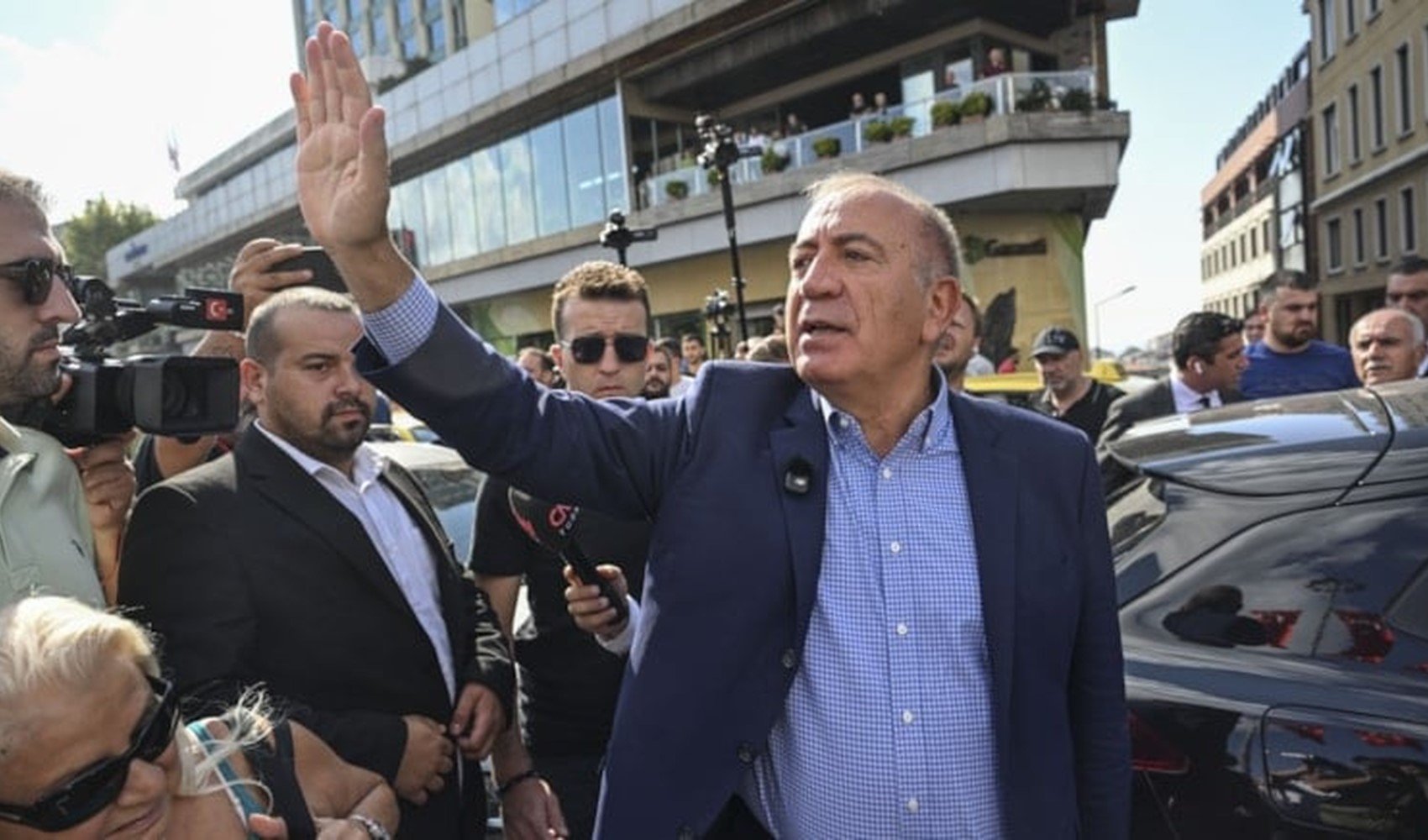 Gürsel Tekin gerginliği 41 kişiyi işsiz bıraktı