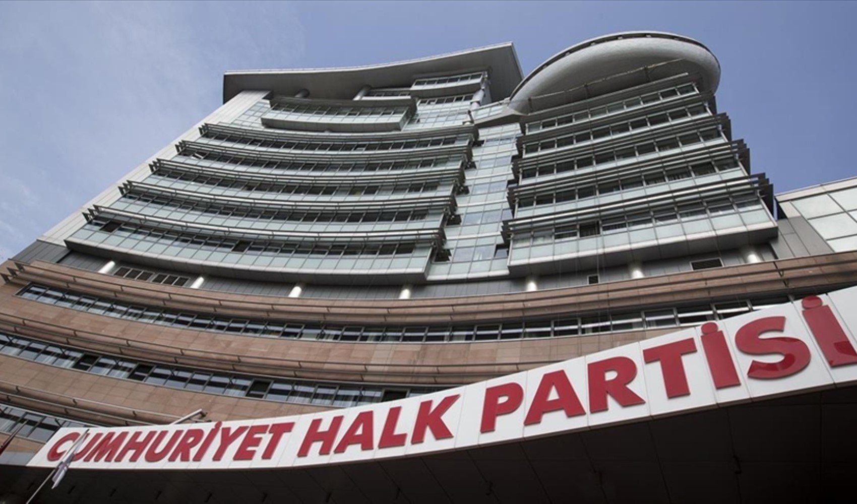 CHP’nin olağanüstü kurultay kararı için 'tam kanunsuzluk' iddiası: YSK’ya başvuru yapıldı