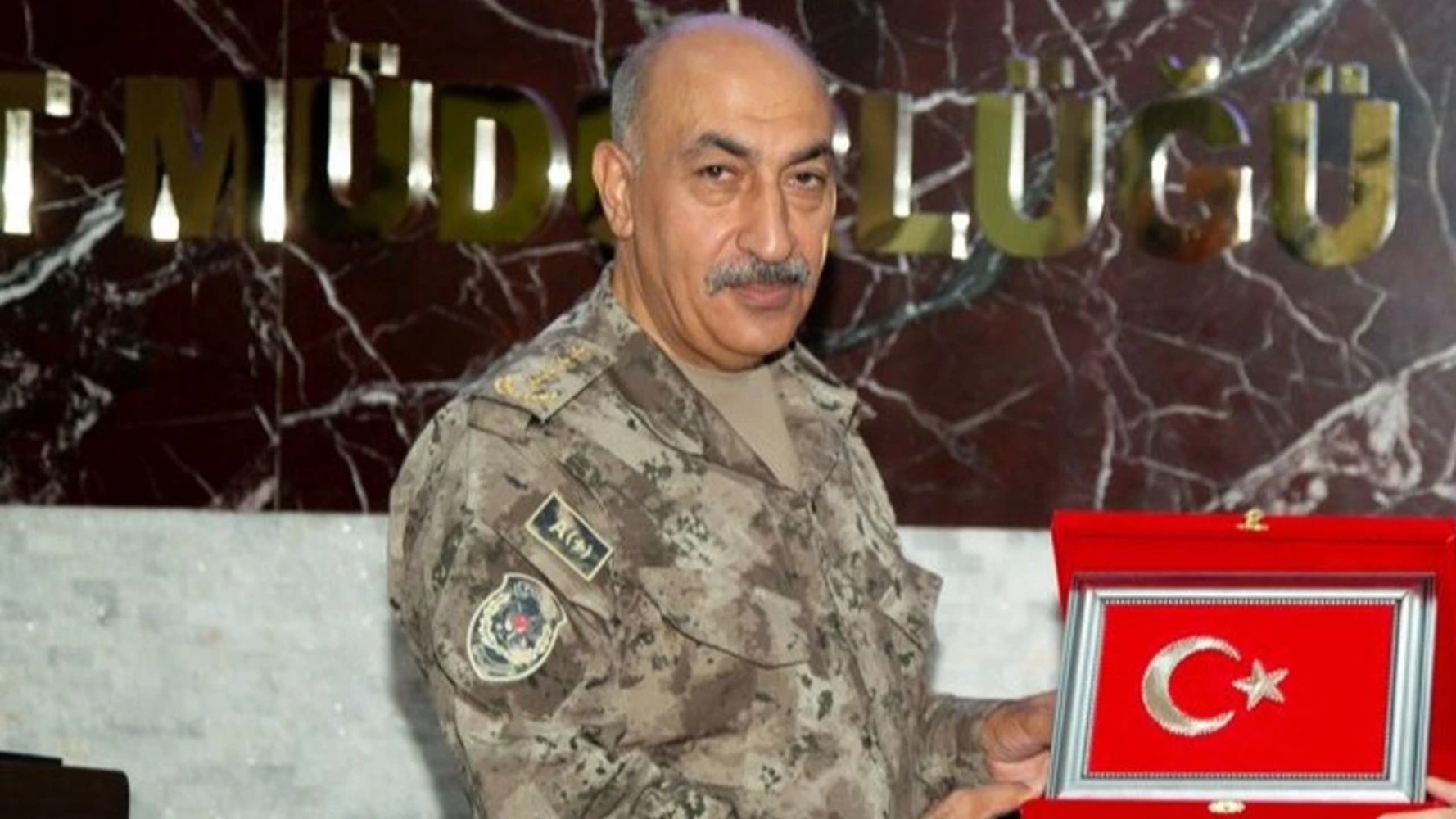 MHP'li dediler ama gerçek farklı çıktı! Bahçeli'nin elini öpen Süleyman Karadeniz'in görevden alınma sebebi çok başkaymış