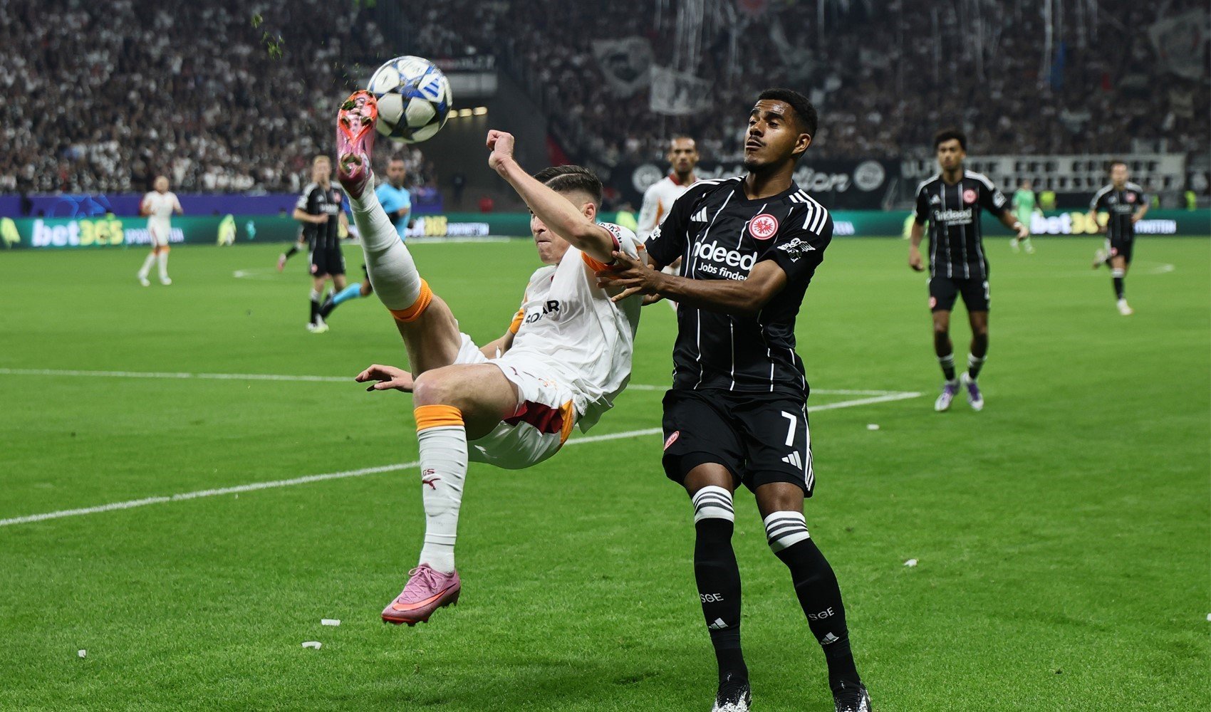 Galatasaray'dan Şampiyonlar Ligi'ne kötü başlangıç: 5 gollü mağlubiyet