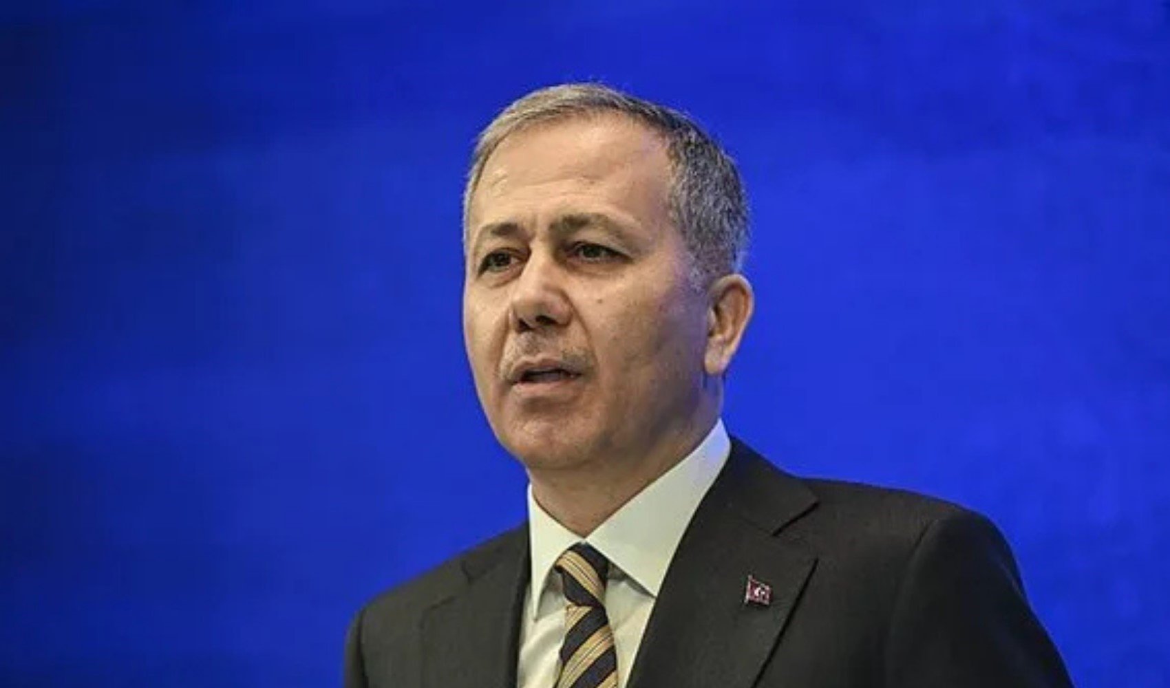 İçişleri Bakanı Yerlikaya'dan basına engel