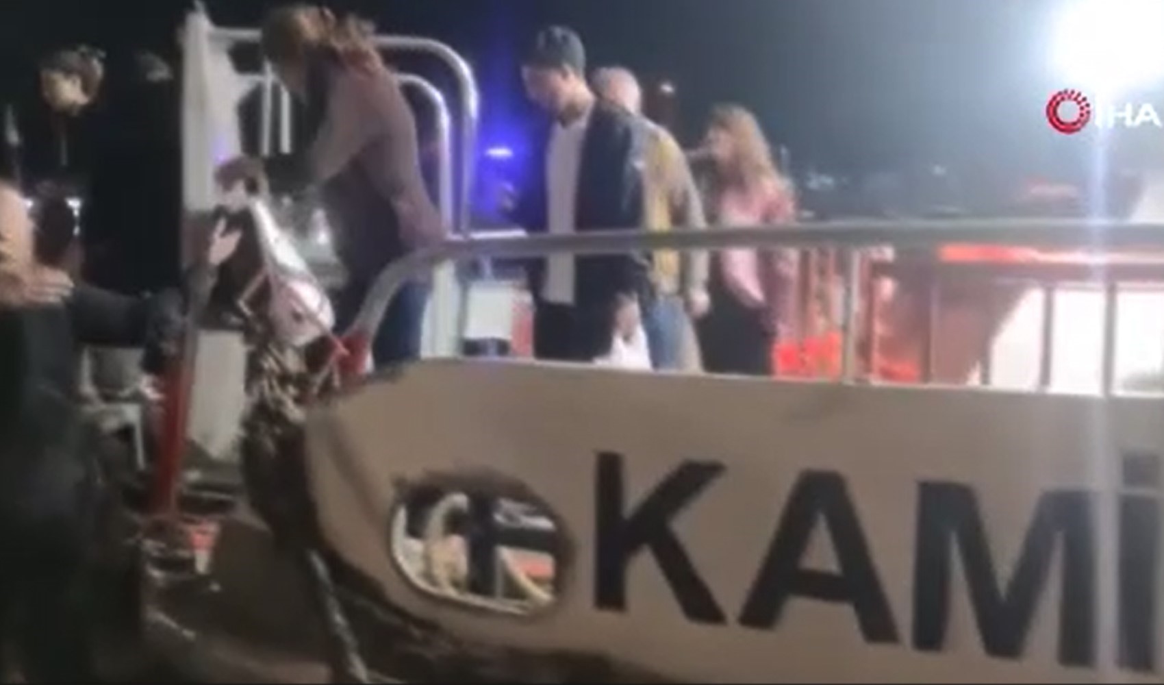 İstanbul Boğazı'nda yolcu motoru ile kargo gemisi çarpıştı: 12 kişi yaralandı