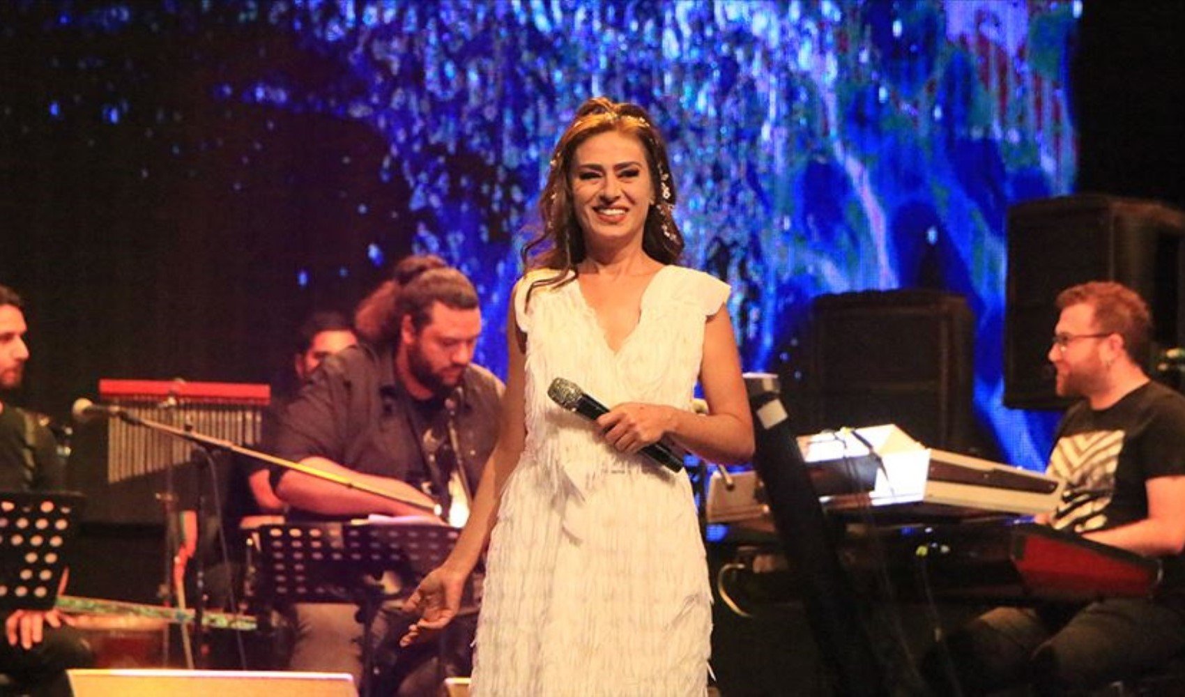 Yıldız Tilbe sahnede şoku yaşadı: Çok rahatsız oldum